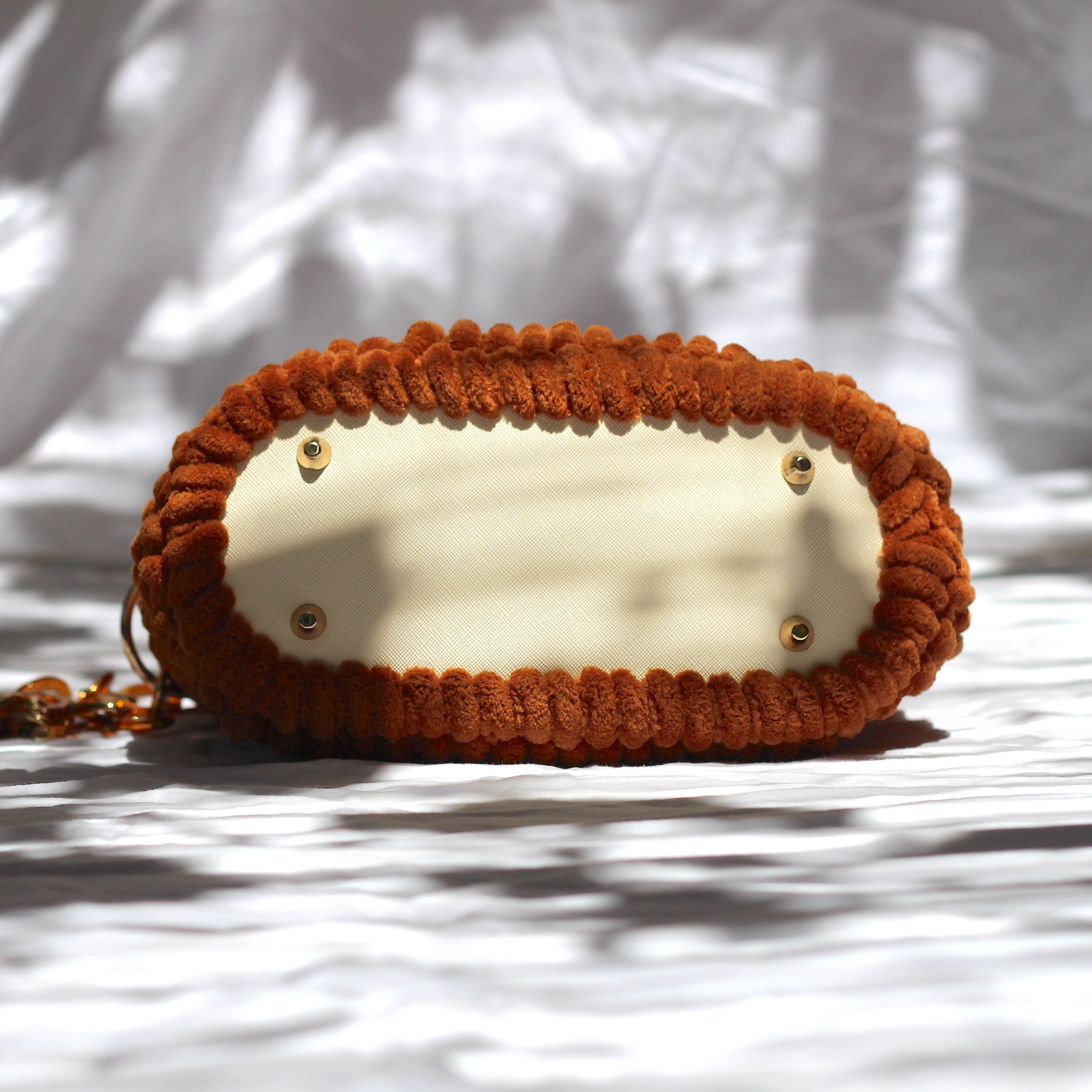 Sac bandoulière au crochet en velours camel