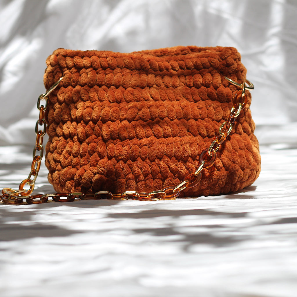 Sac bandoulière au crochet en velours camel