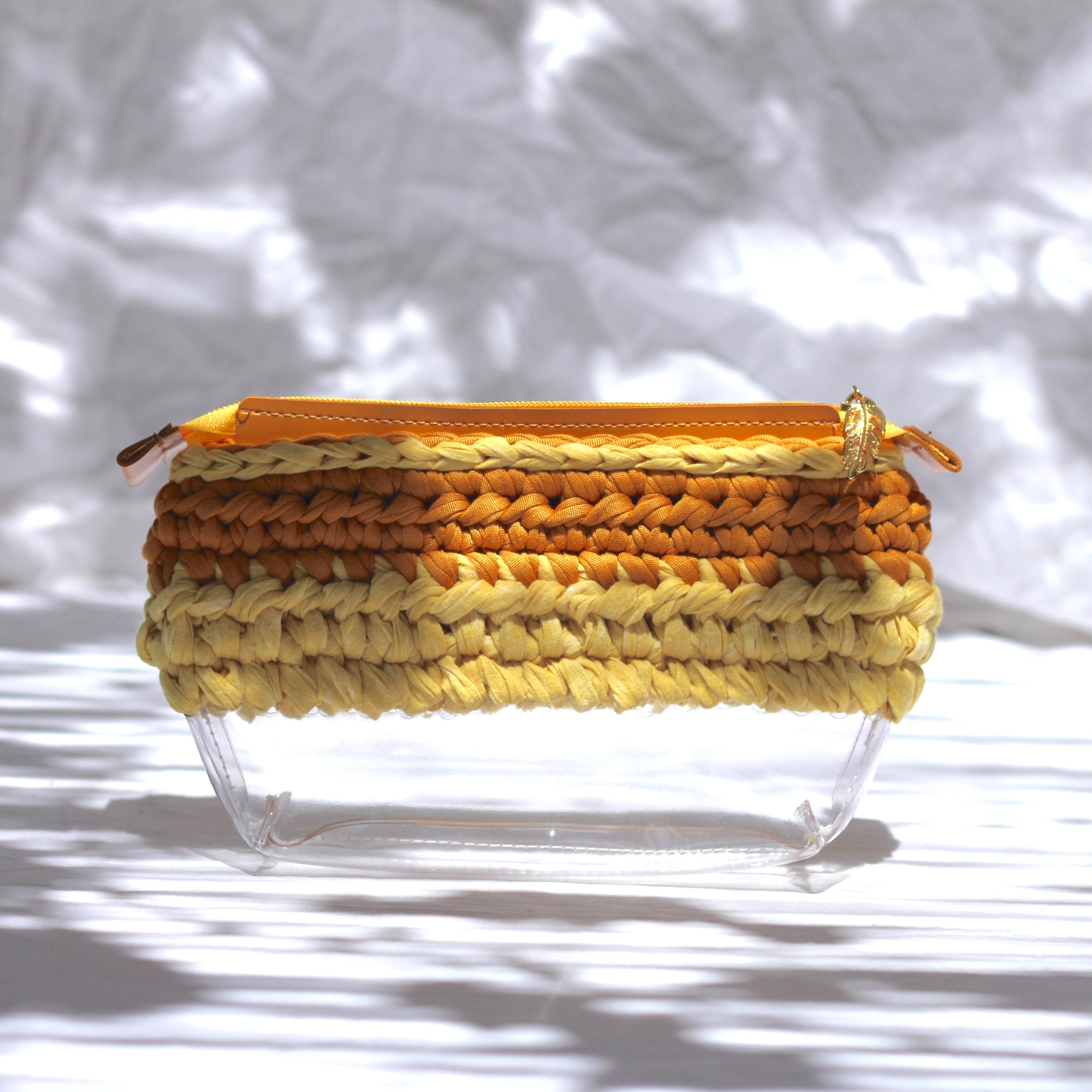 Trousse au crochet camel et jaune