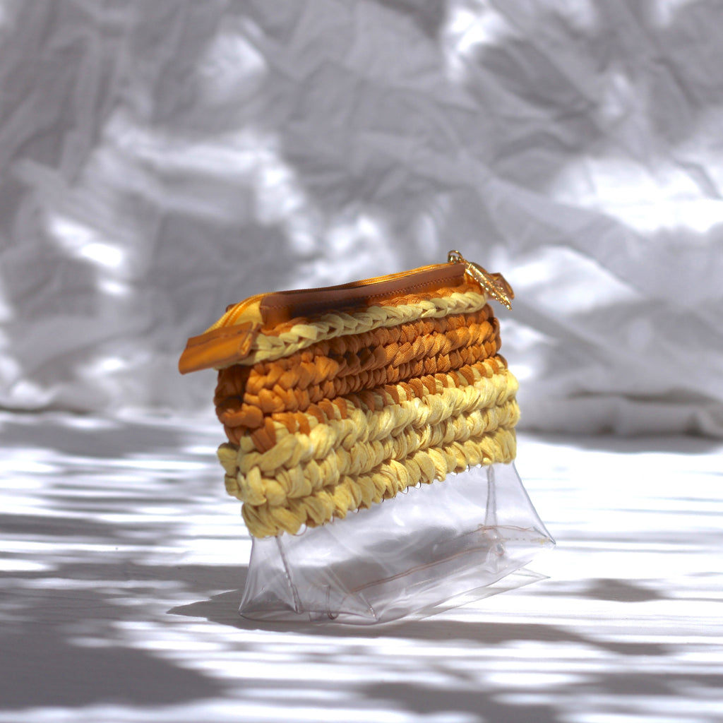 Trousse au crochet camel et jaune