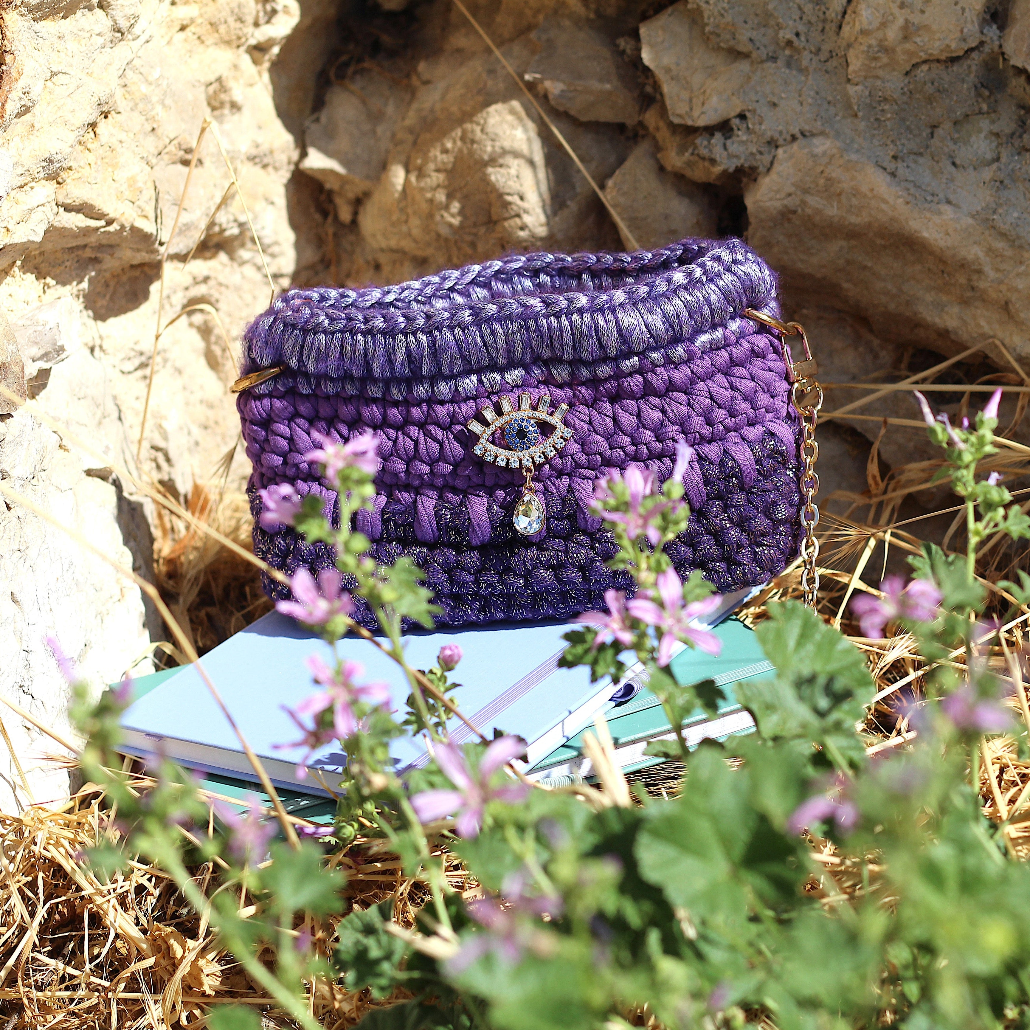 Petit sac bandoulière au crochet trio de fils violets métallisés