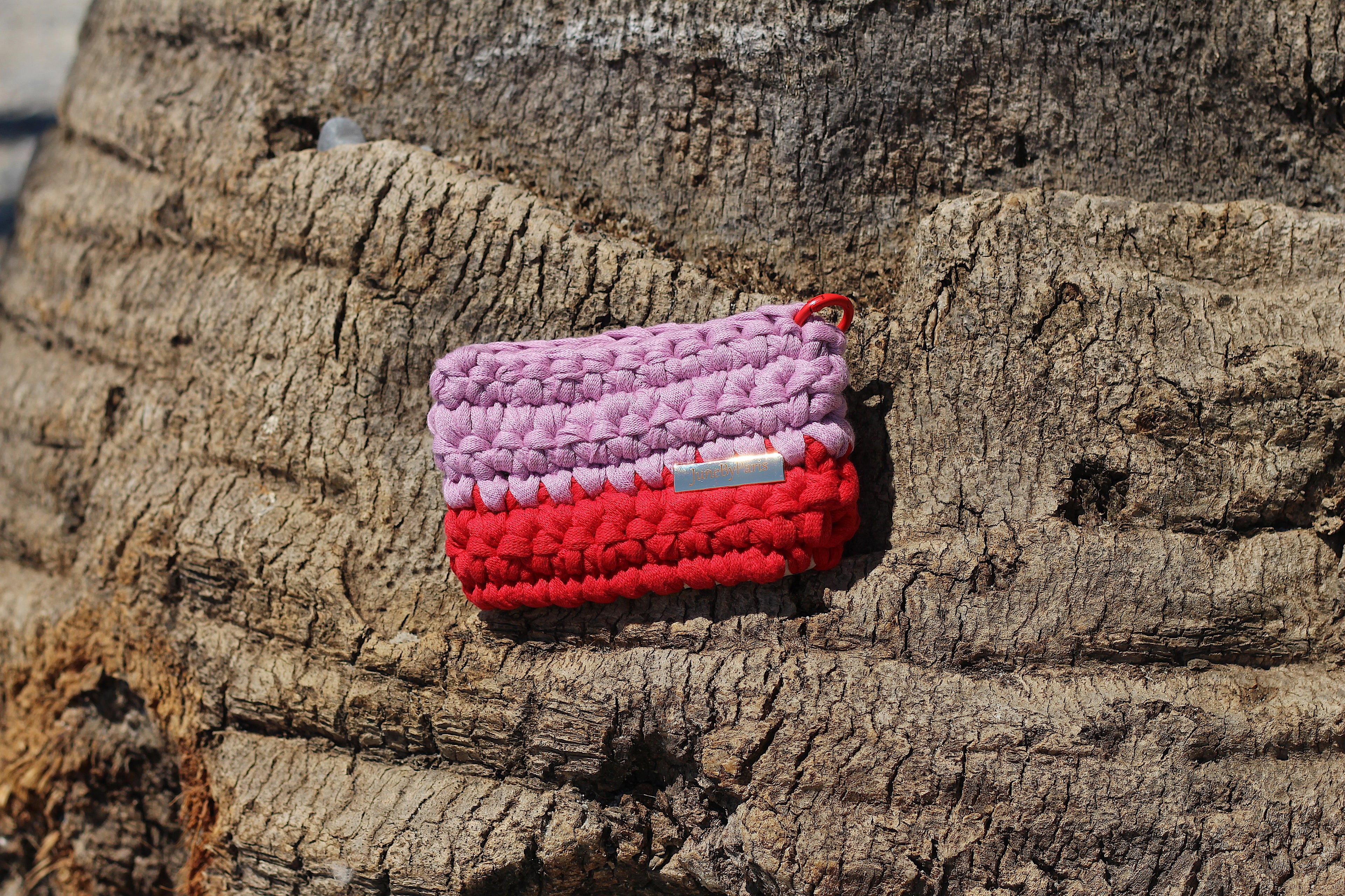 Porte cartes au crochet rouge et mauve