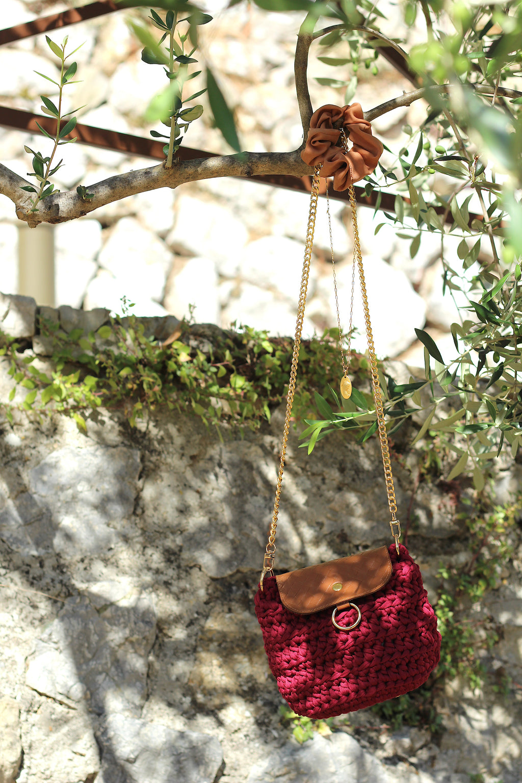 Sac bandoulière au crochet bordeaux