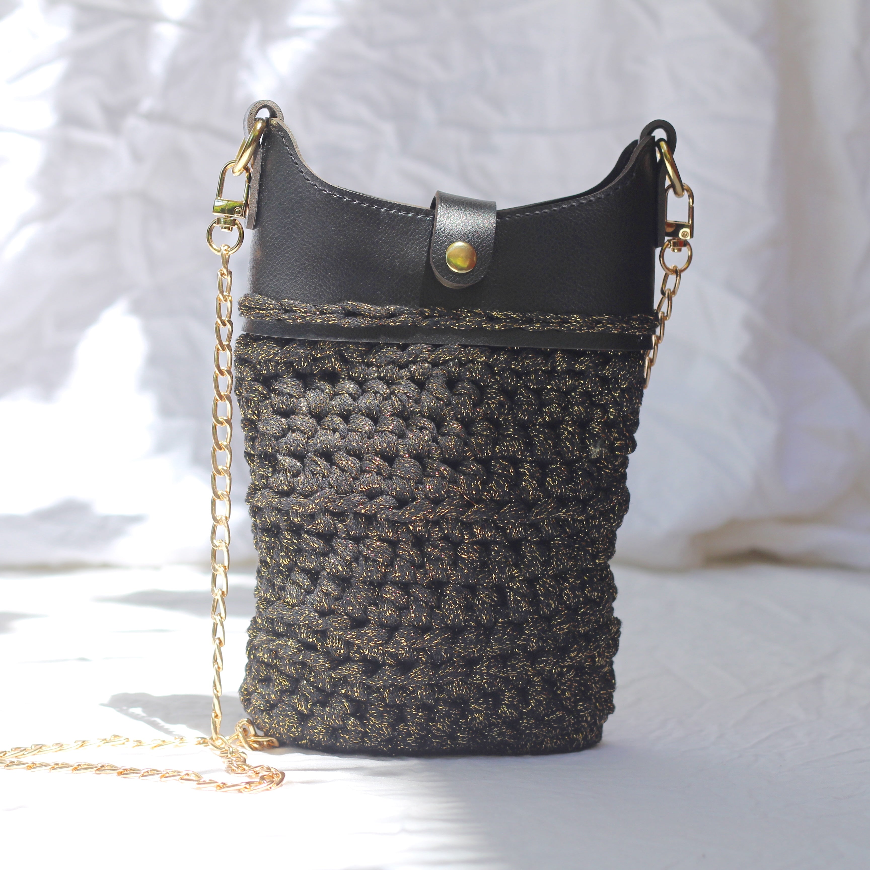 Pochette bandoulière au crochet lurex noir et doré