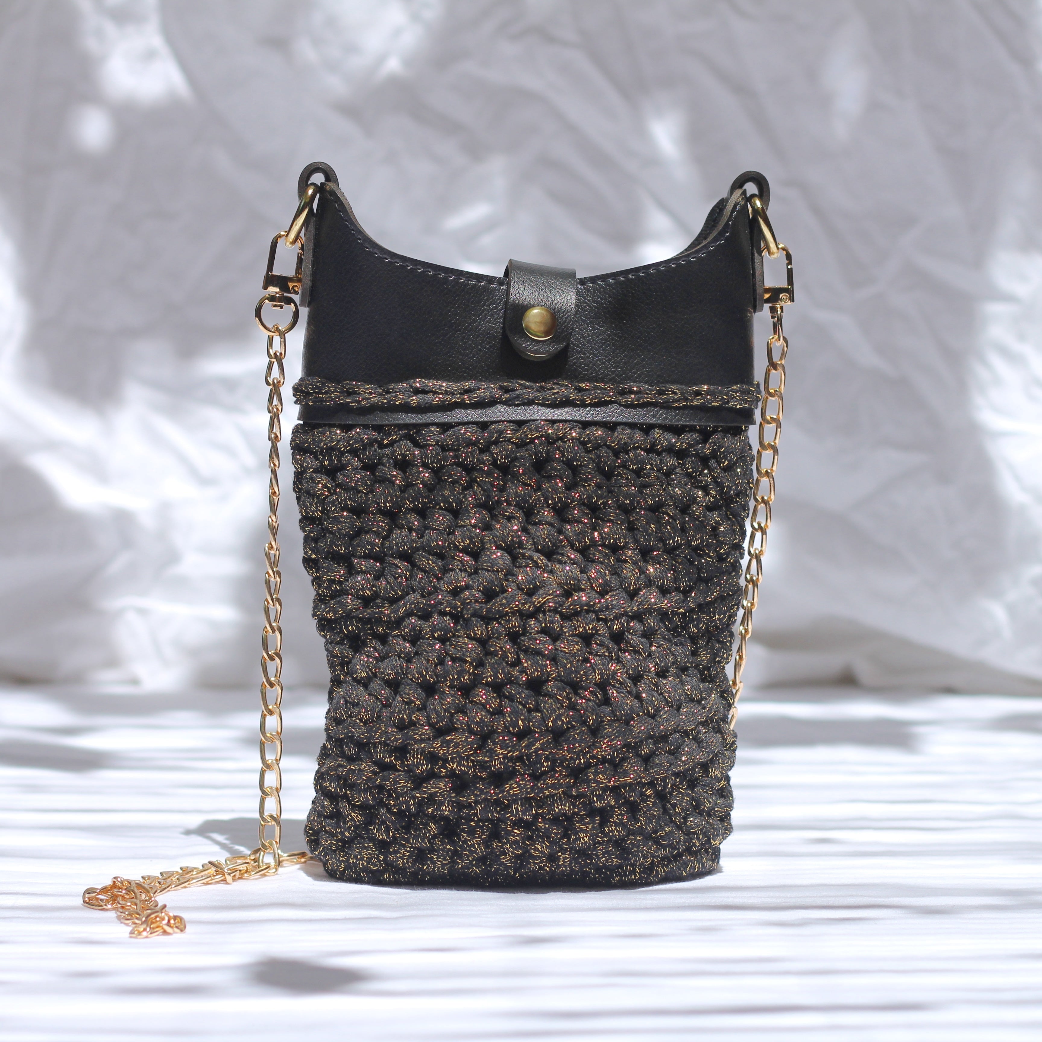 Pochette bandoulière au crochet lurex noir et doré