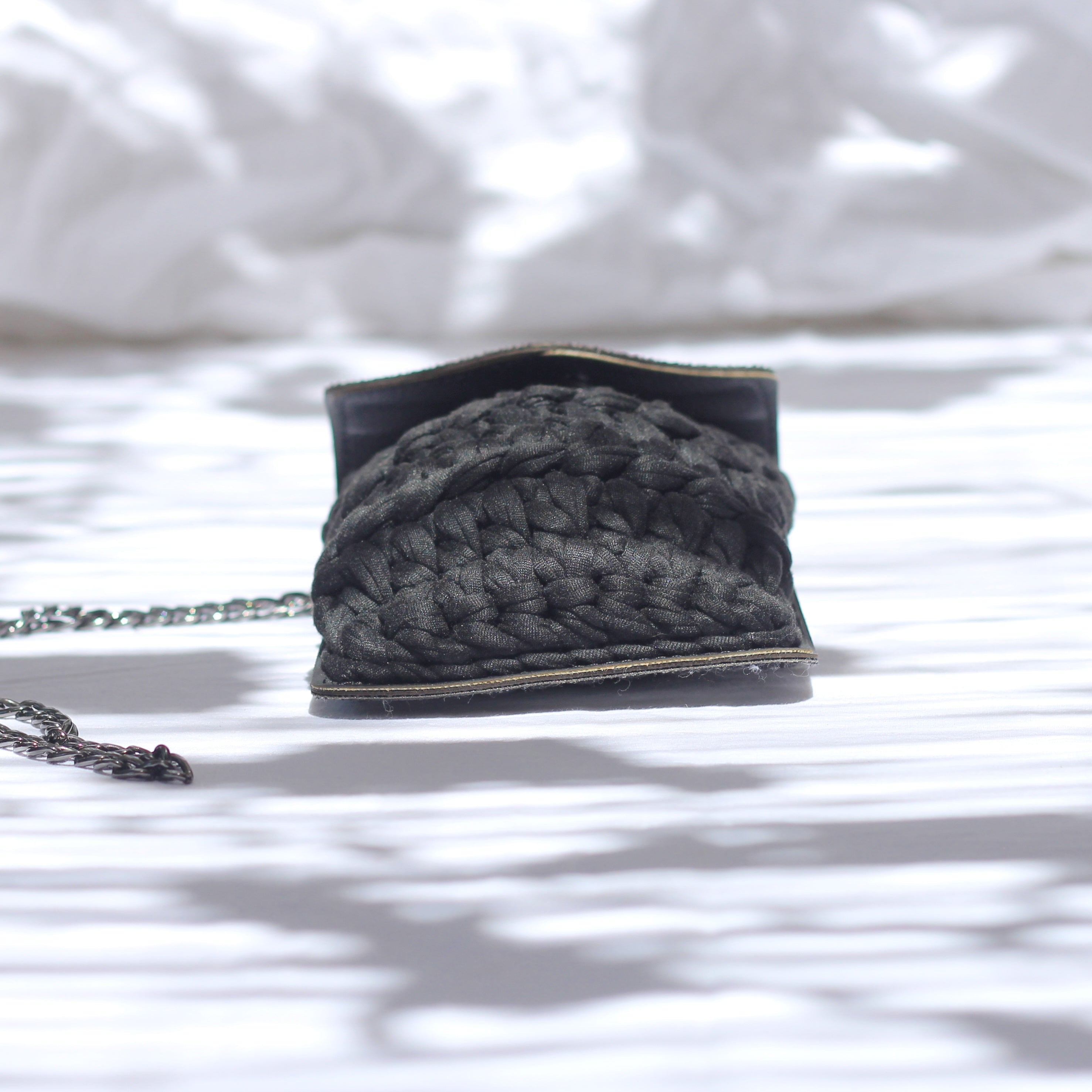 Pochette téléphone au crochet noir et argent