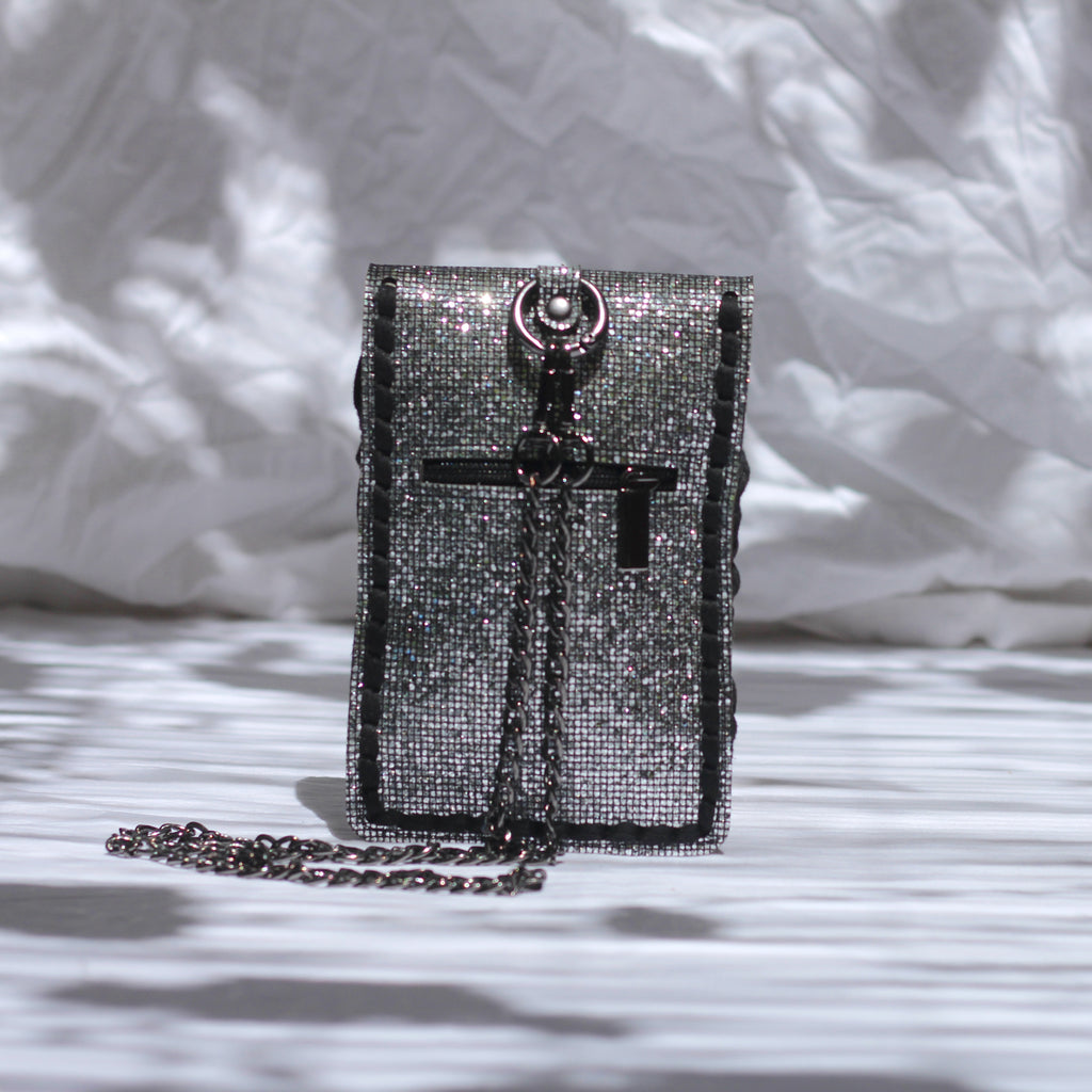 Pochette téléphone au crochet noir et argent