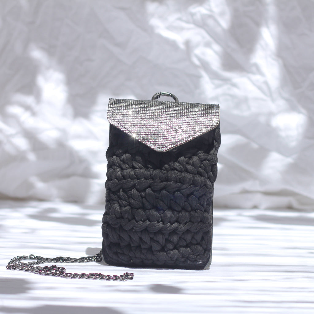 Pochette téléphone au crochet noir et argent
