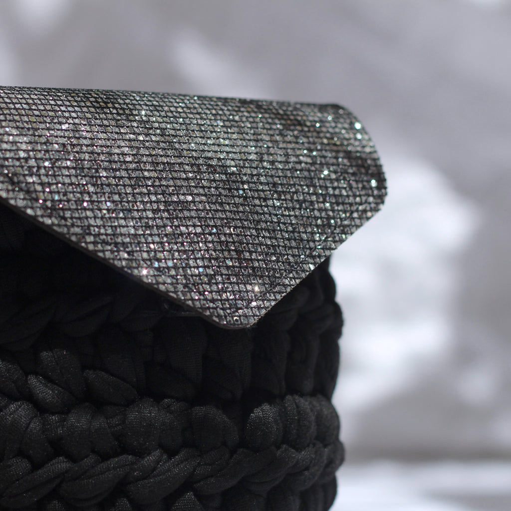 Pochette téléphone au crochet noir et argent