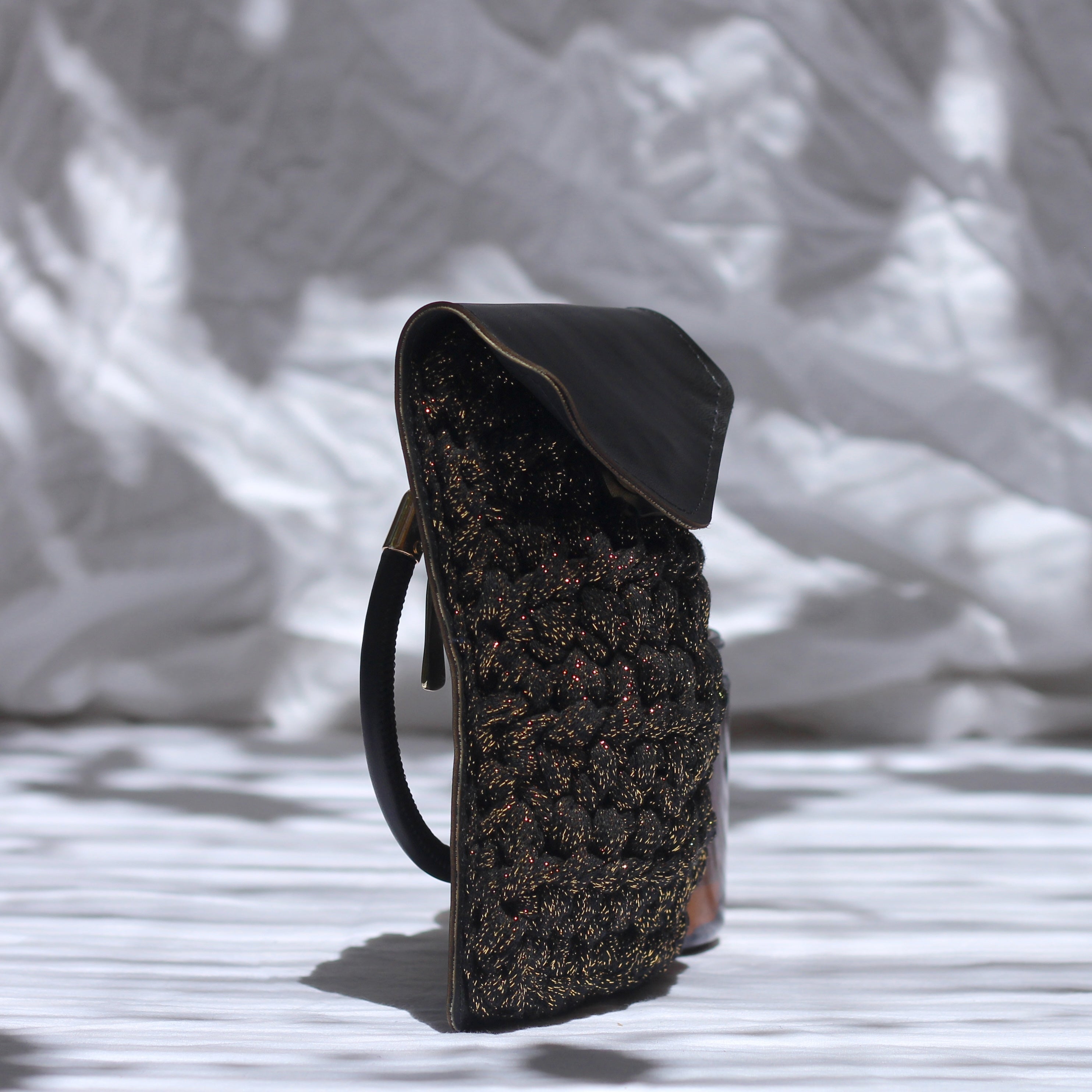 Pochette téléphone au crochet lurex noir et doré