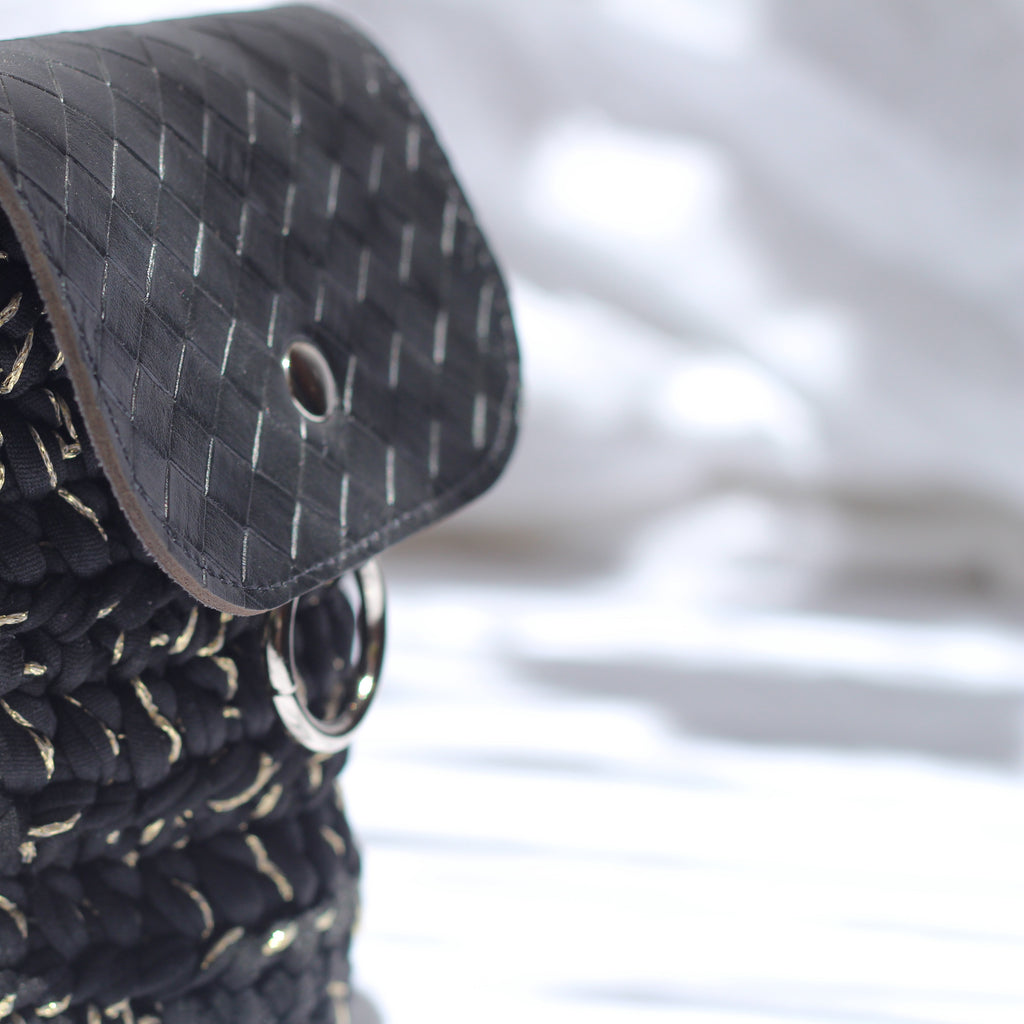 Pochette téléphone au crochet noir, or et argent
