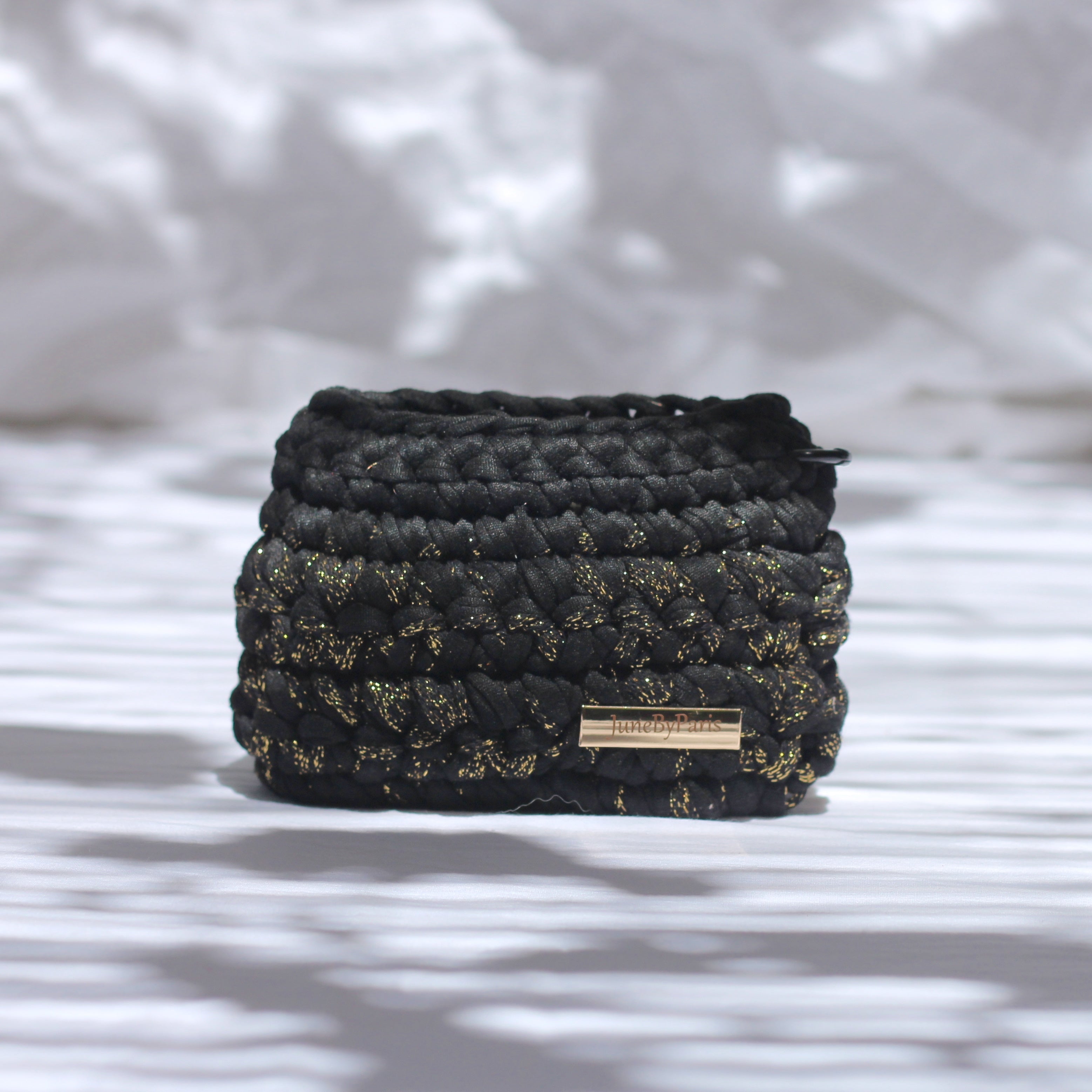 Porte cartes au crochet noir et or