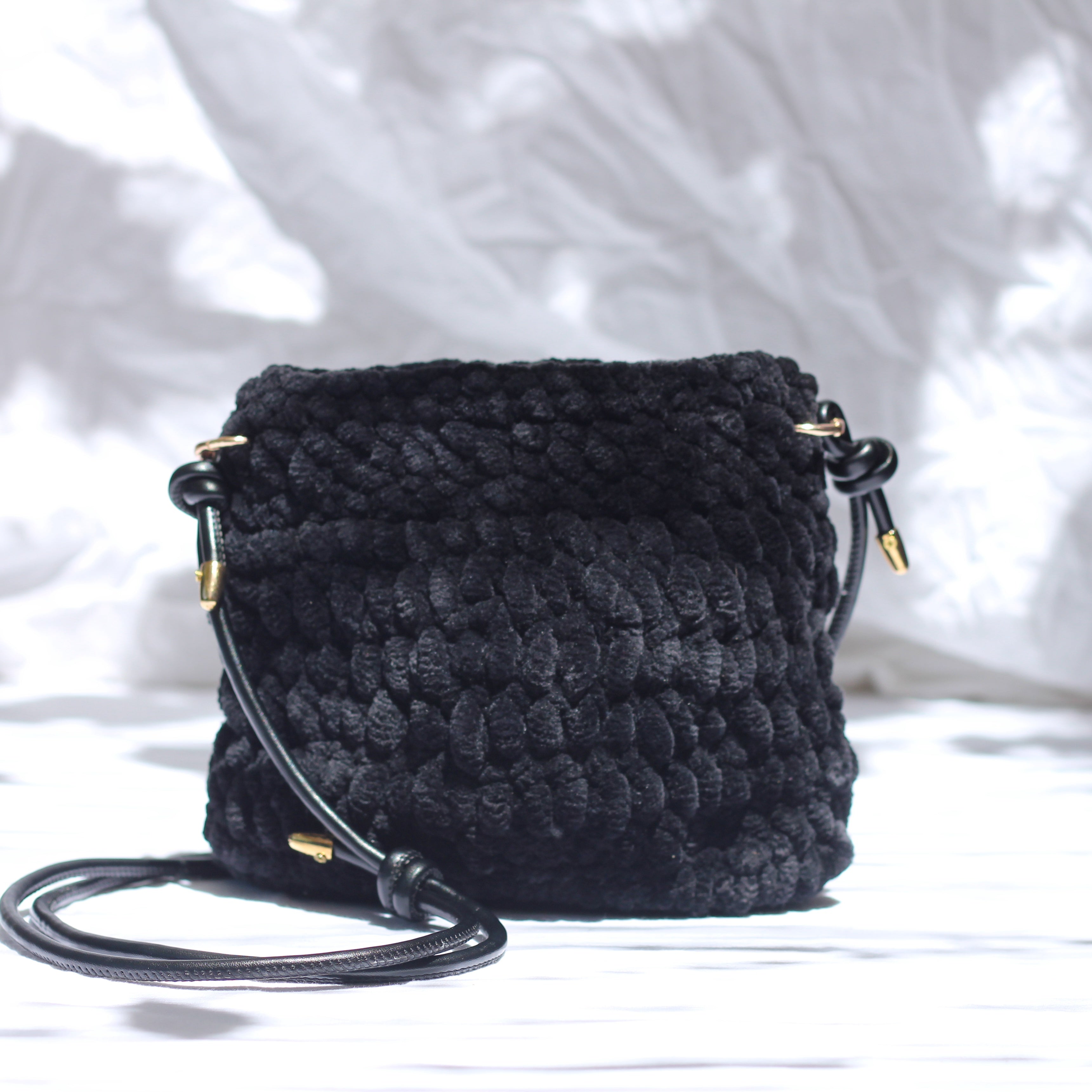 Petit Sac bandoulière au crochet en velours noir