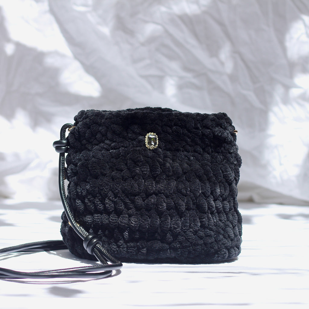 Petit Sac bandoulière au crochet en velours noir