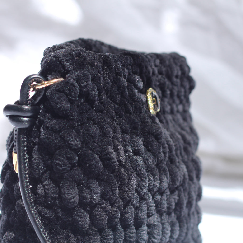 Petit Sac bandoulière au crochet en velours noir