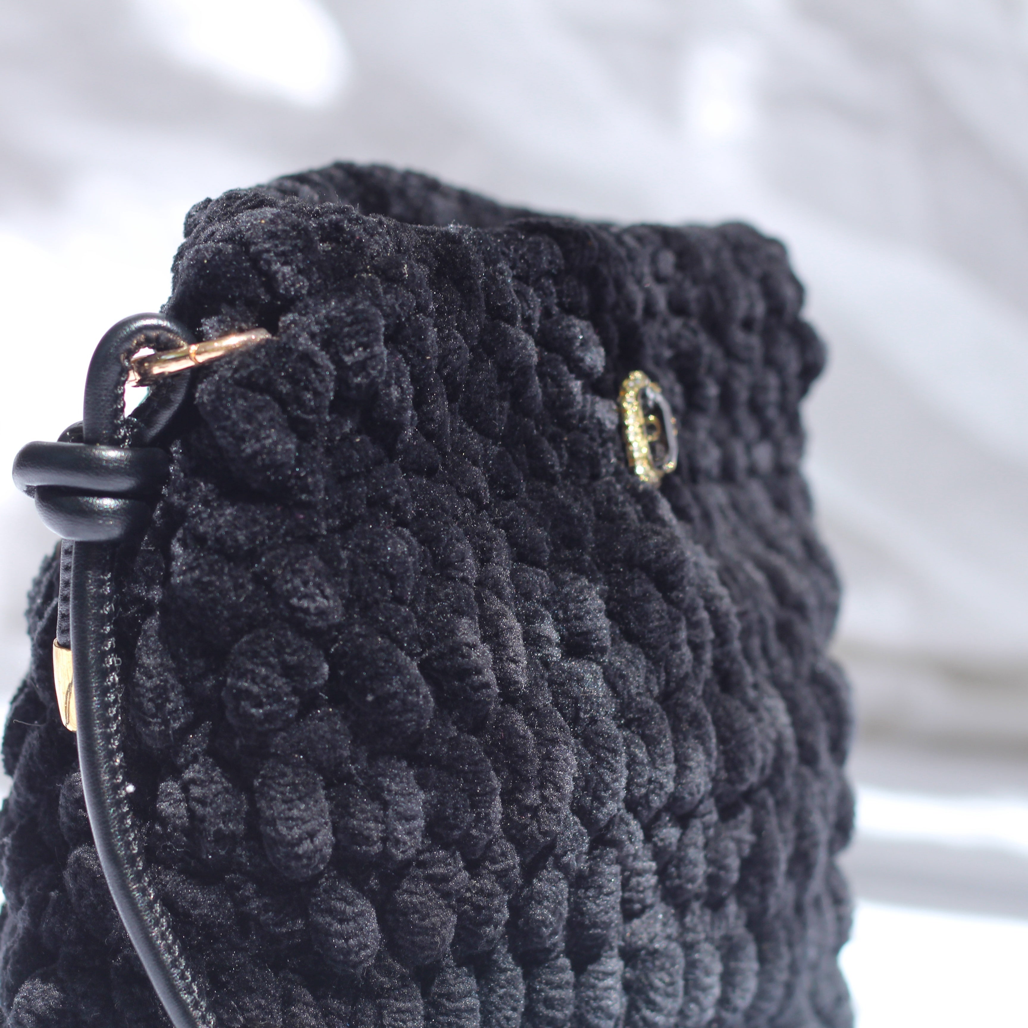 Petit Sac bandoulière au crochet en velours noir