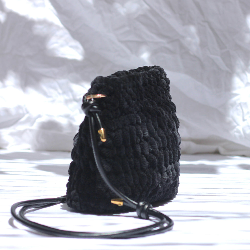 Petit Sac bandoulière au crochet en velours noir
