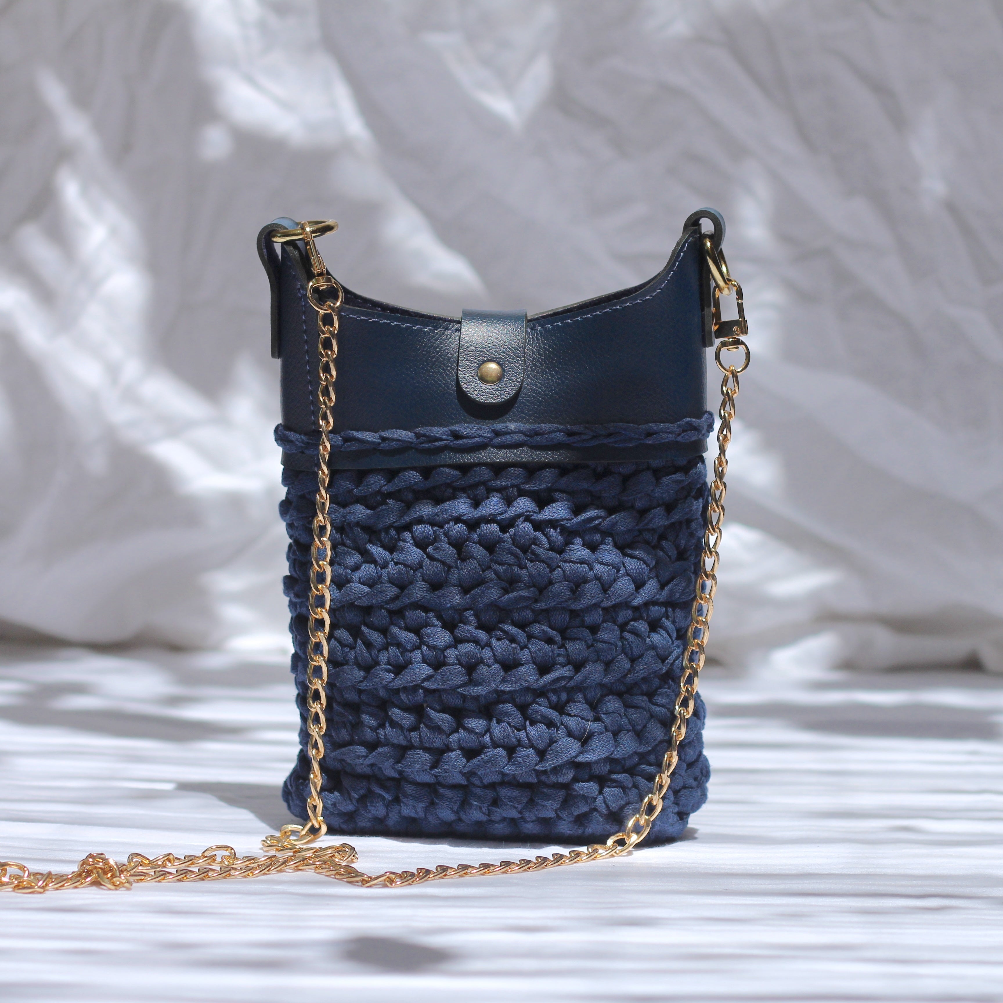 Pochette bandoulière au crochet marine