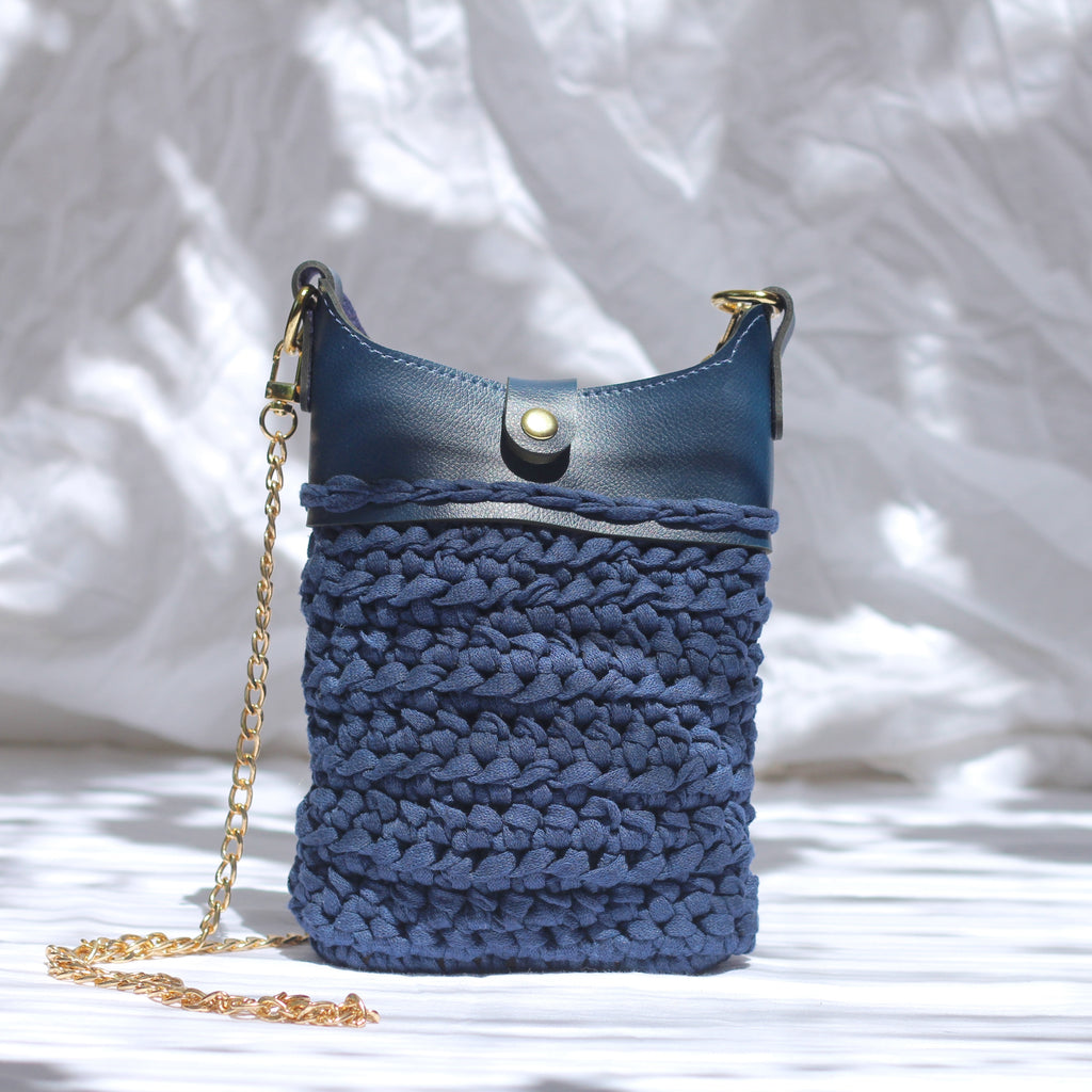 Pochette bandoulière au crochet marine