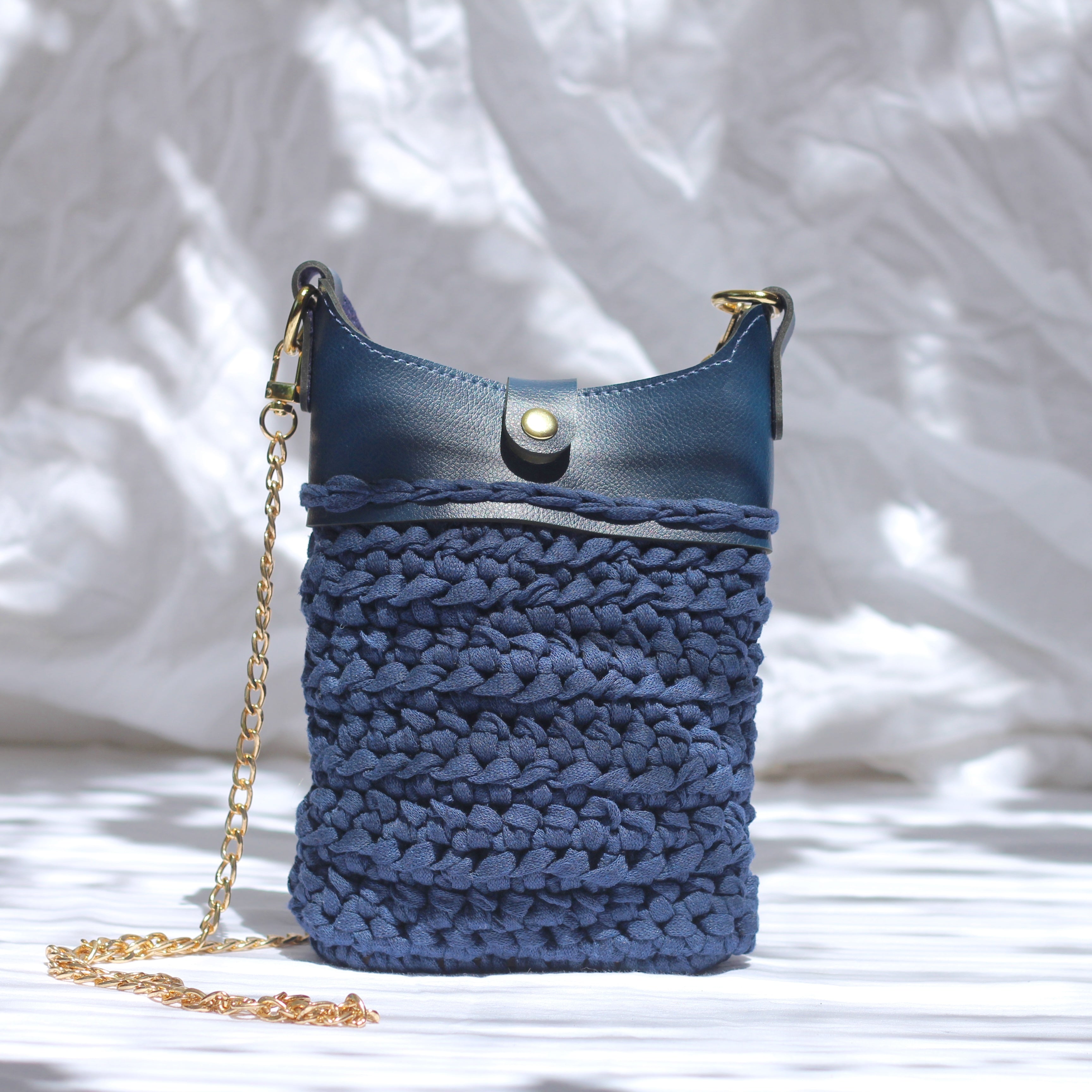 Pochette bandoulière au crochet marine
