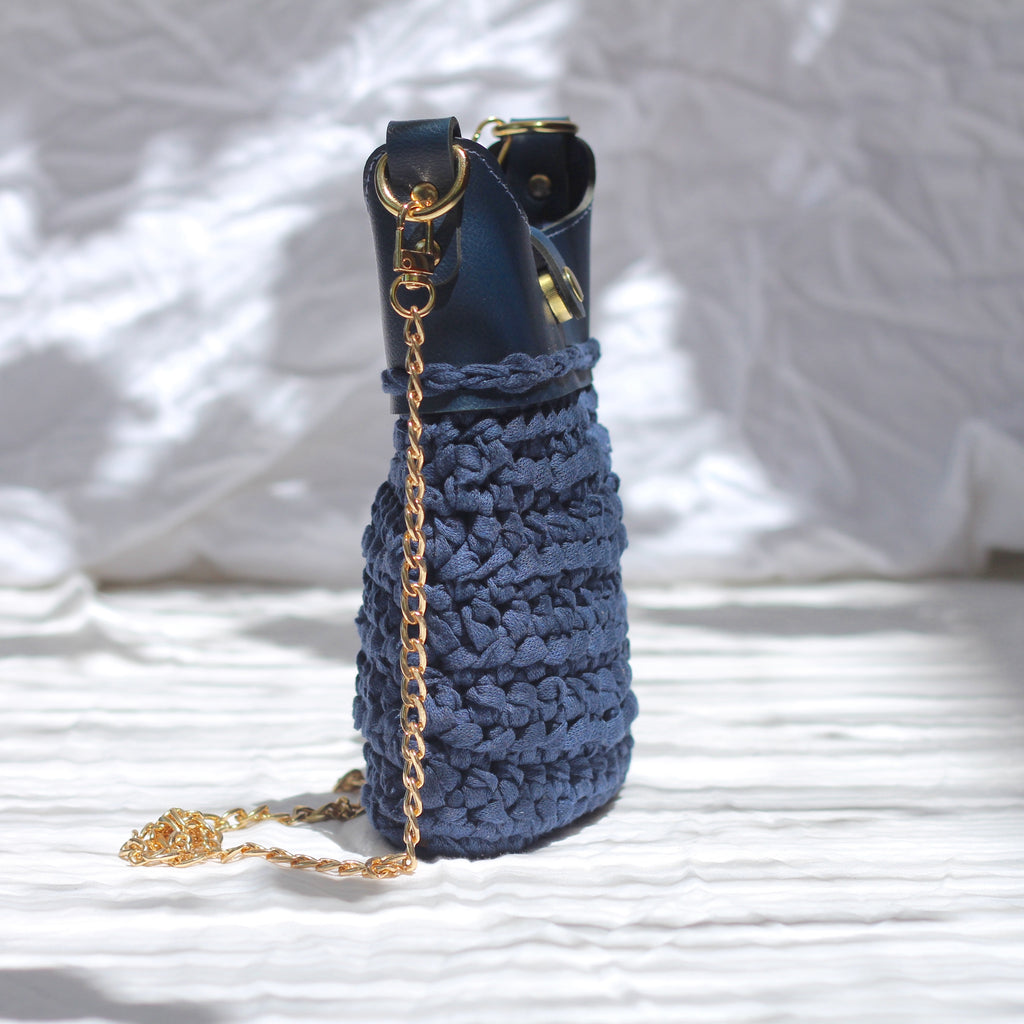 Pochette bandoulière au crochet marine