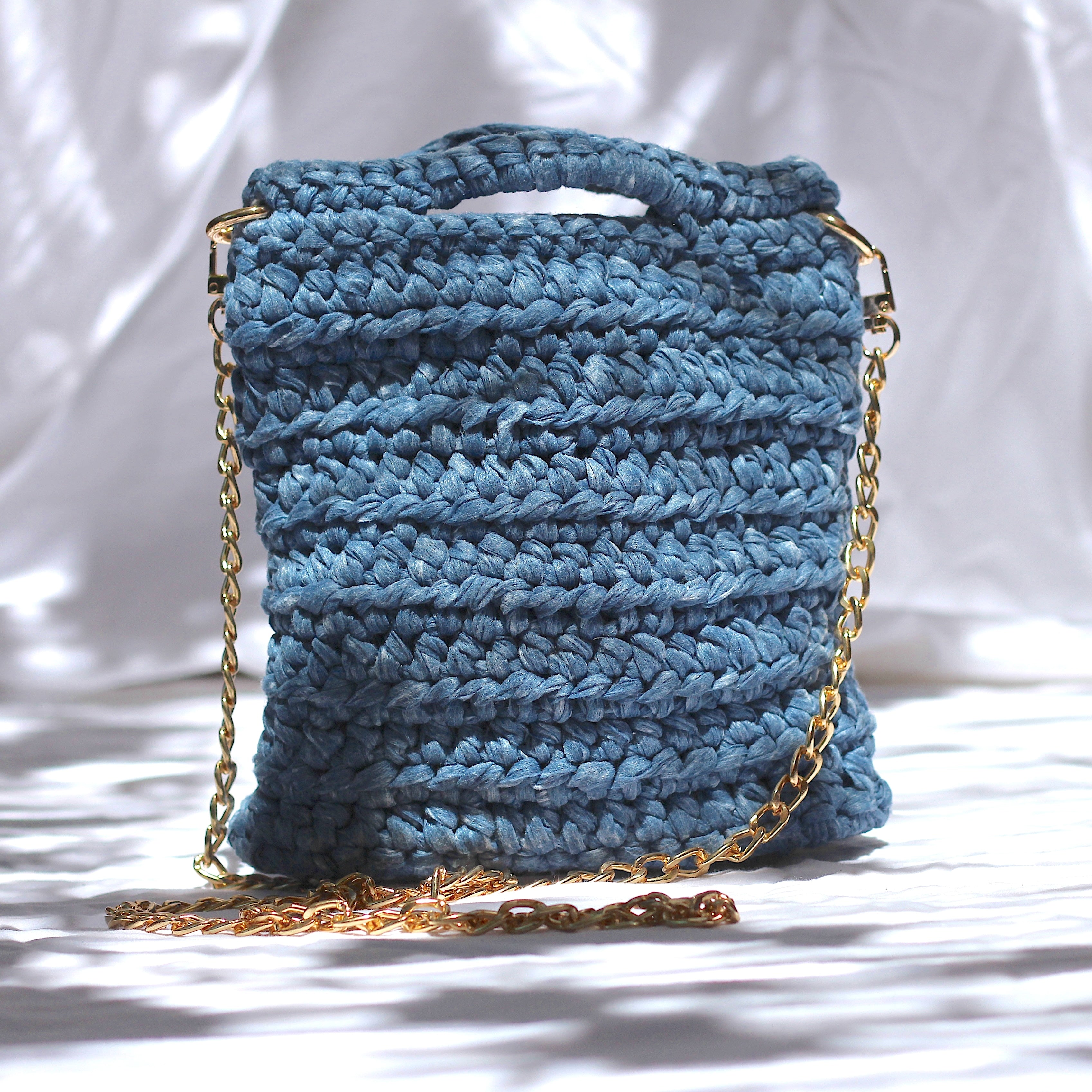 Sac bandoulière au crochet bleu jean