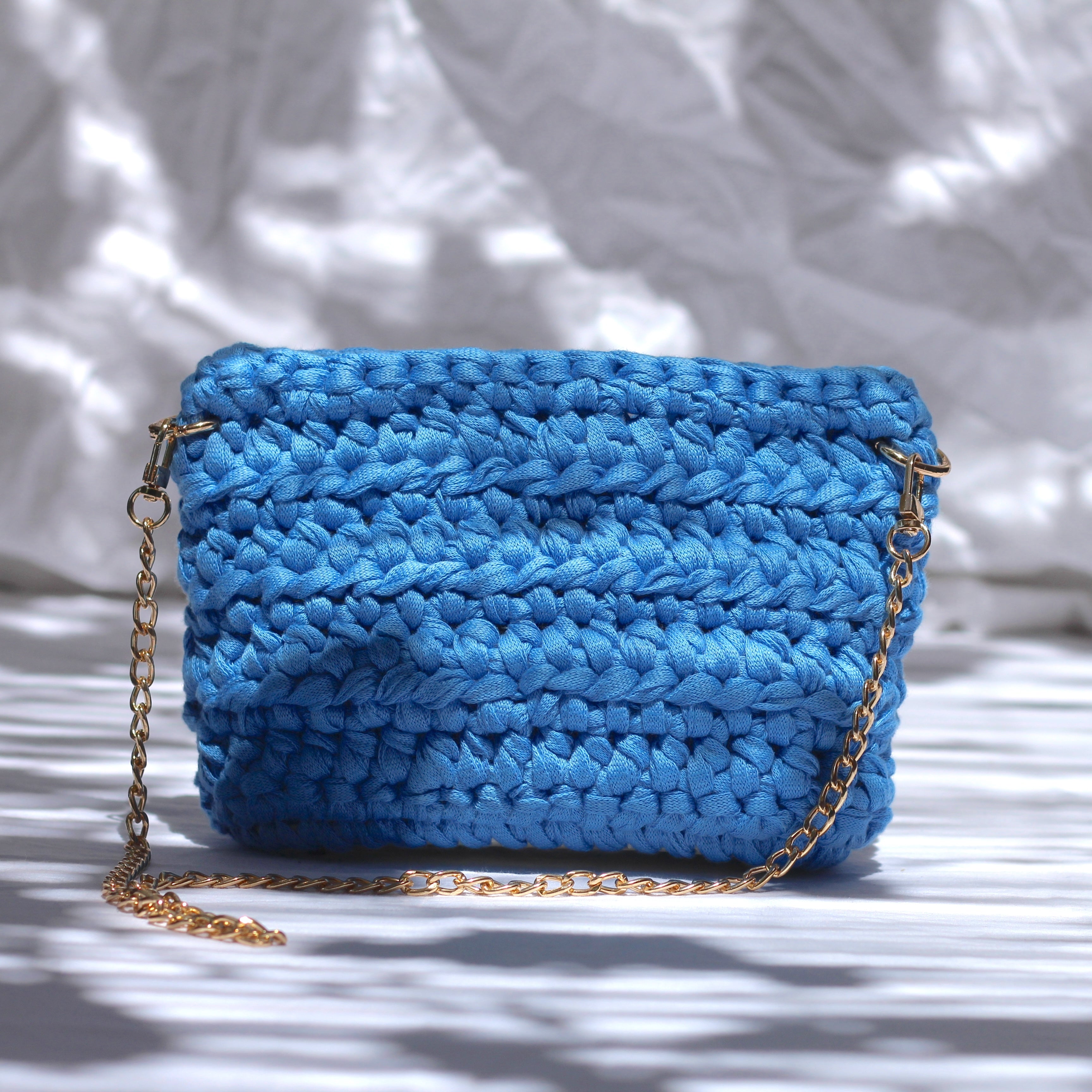 Petit sac au crochet bleu