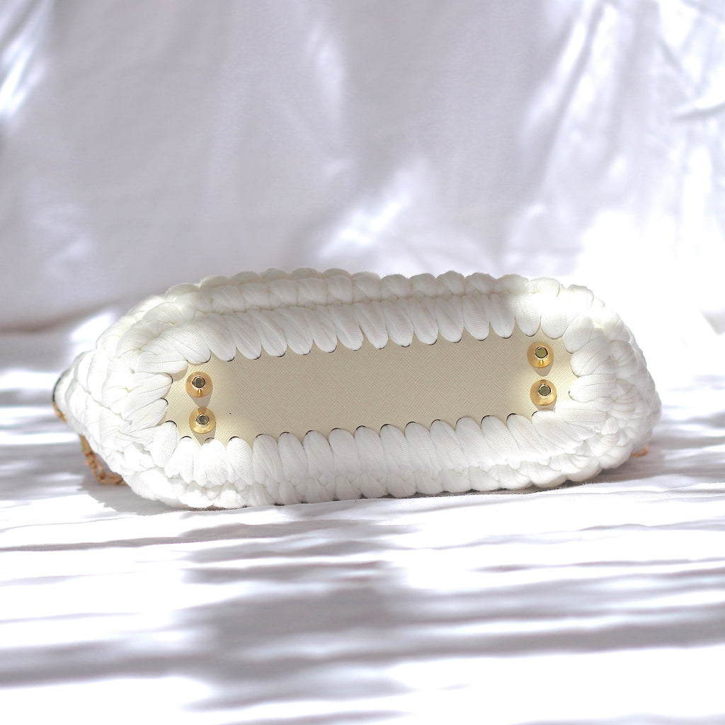 Sac à main au crochet blanc et doré