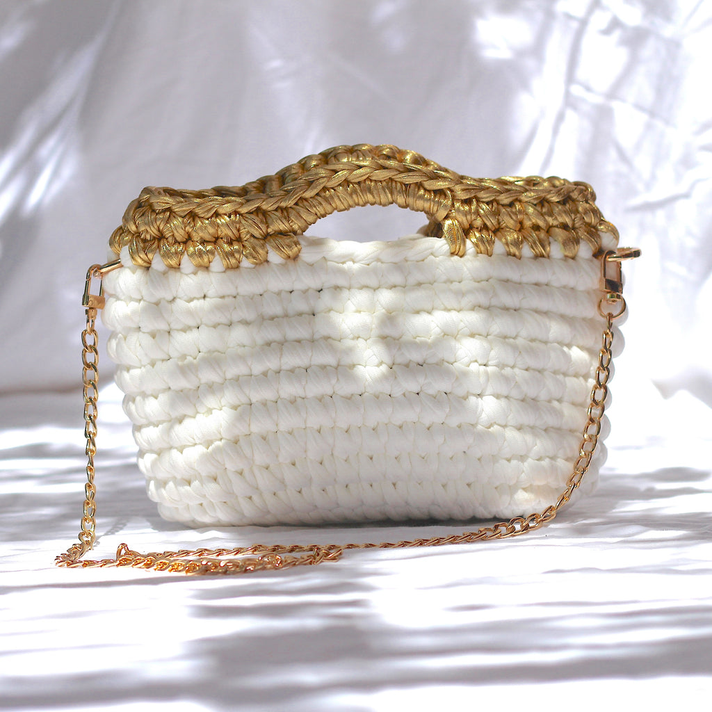 Sac à main au crochet blanc et doré