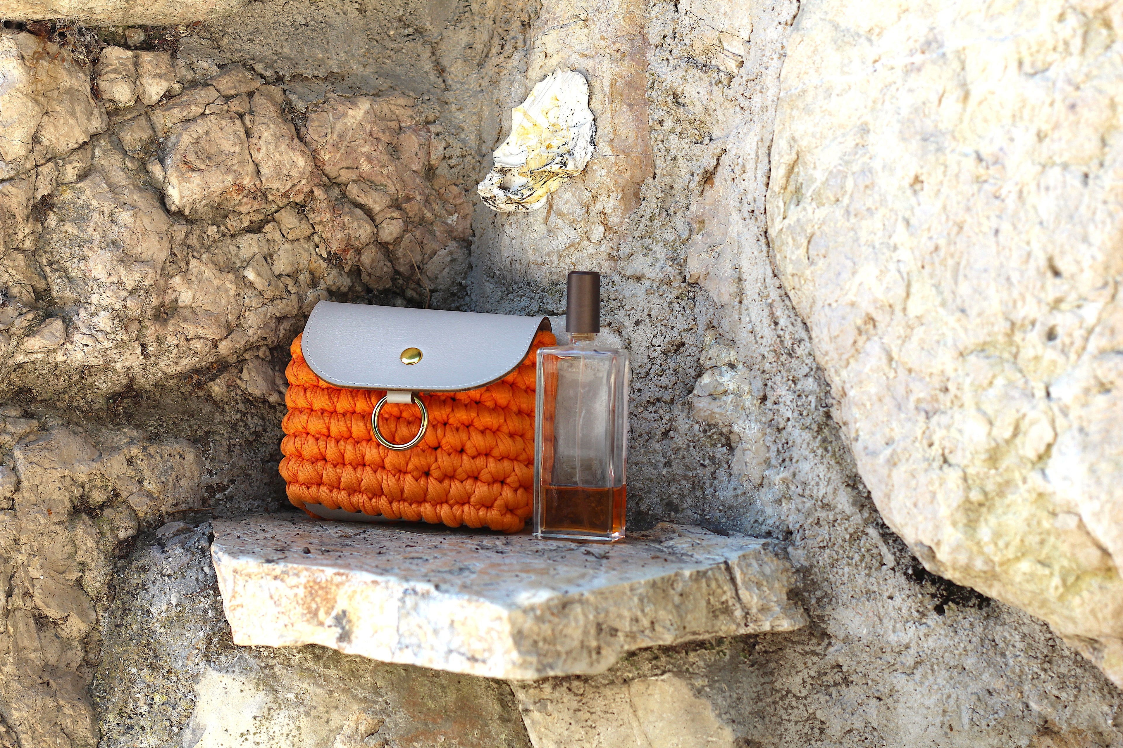 Mini pochette au crochet orange