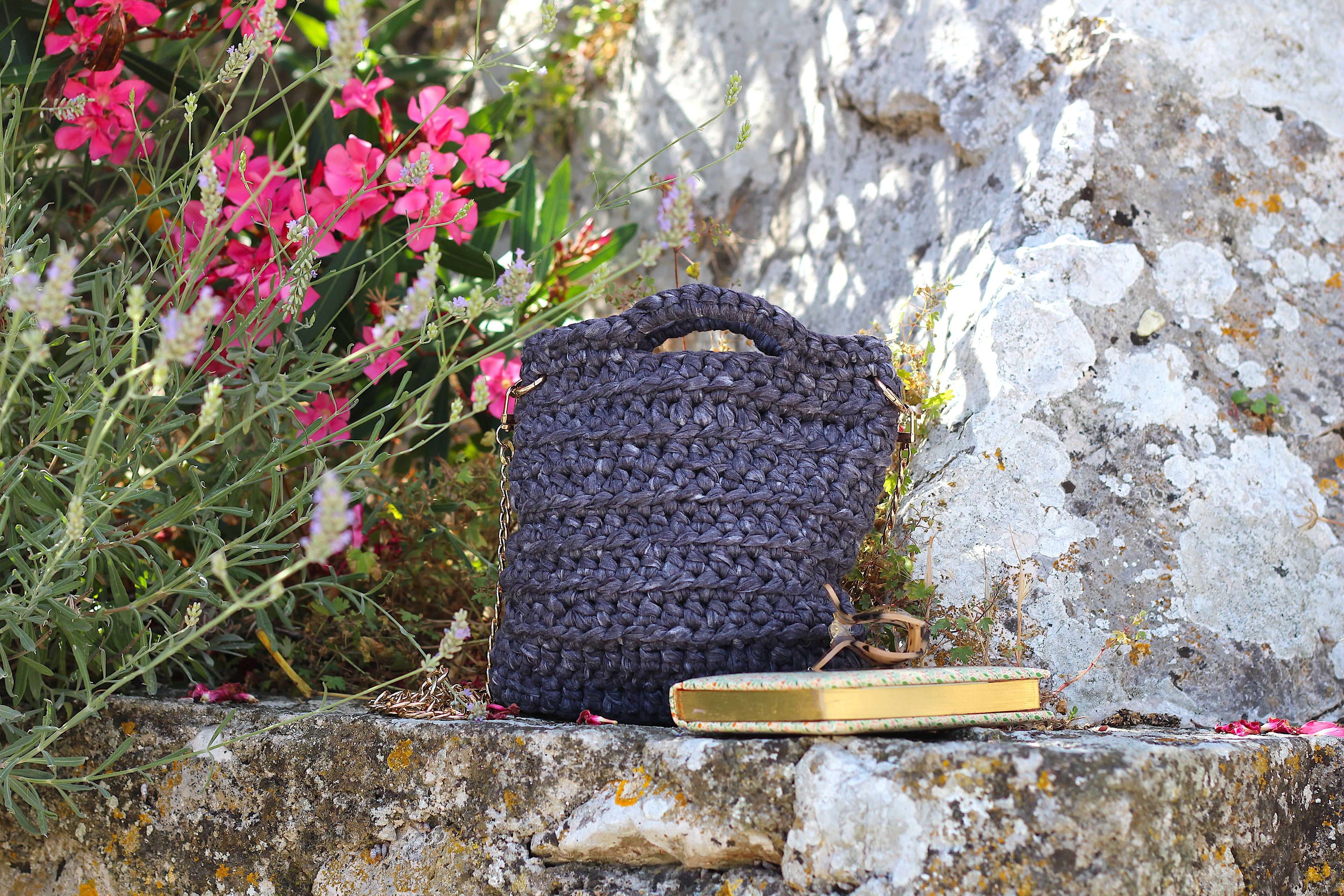 Sac bandoulière au crochet noir délavé