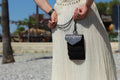 Pochette téléphone au crochet noir et argent