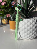 Porte clés en macramé vert avec étoile de mer. Fait main en France