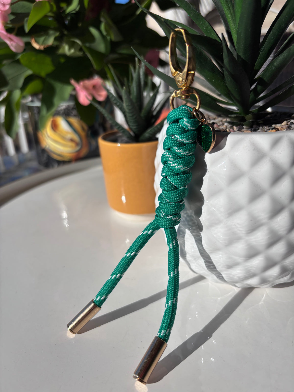 Porte clés en paracorde verte. Fait main en France