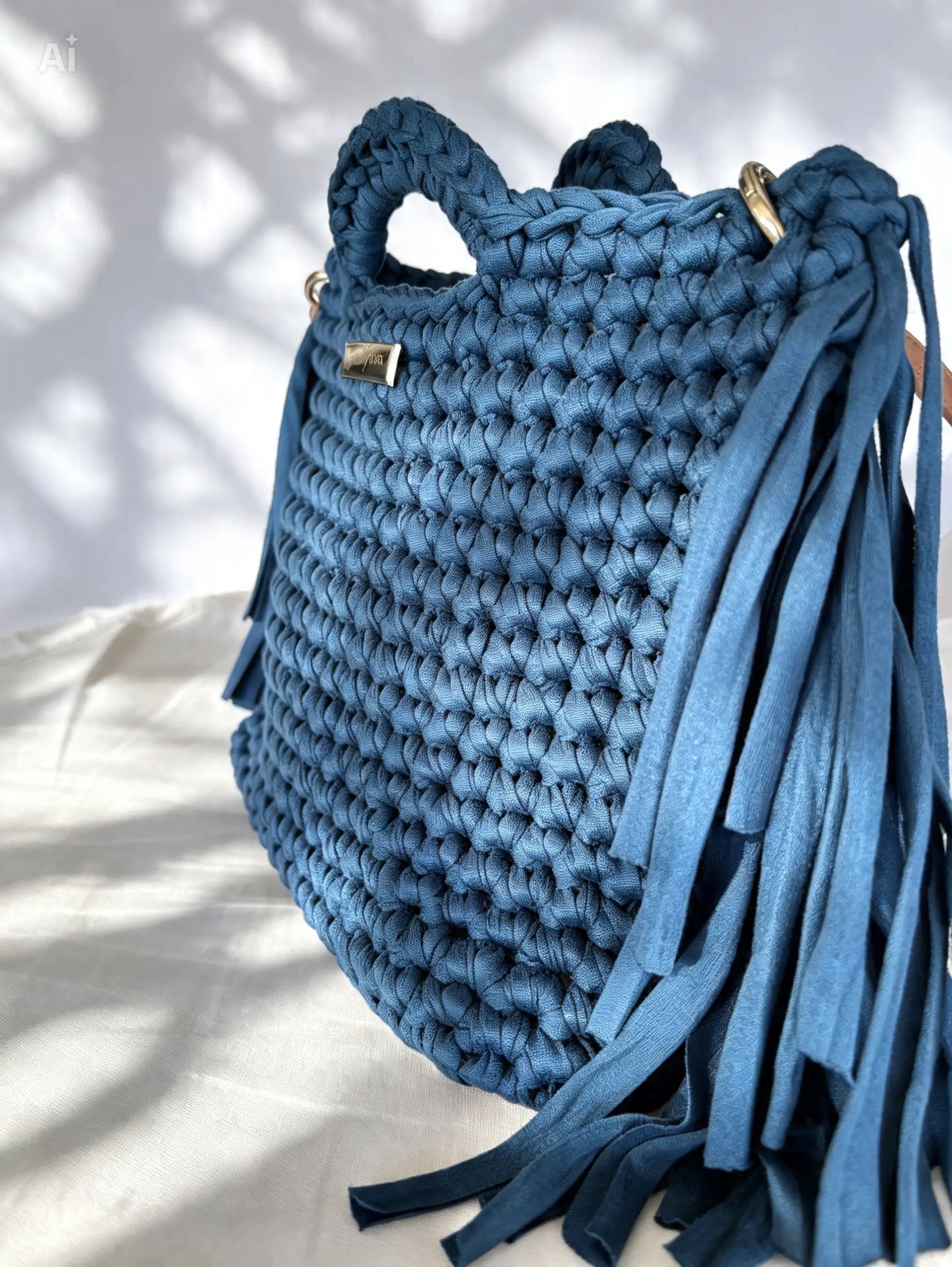 Sac frangé au crochet bleu canard