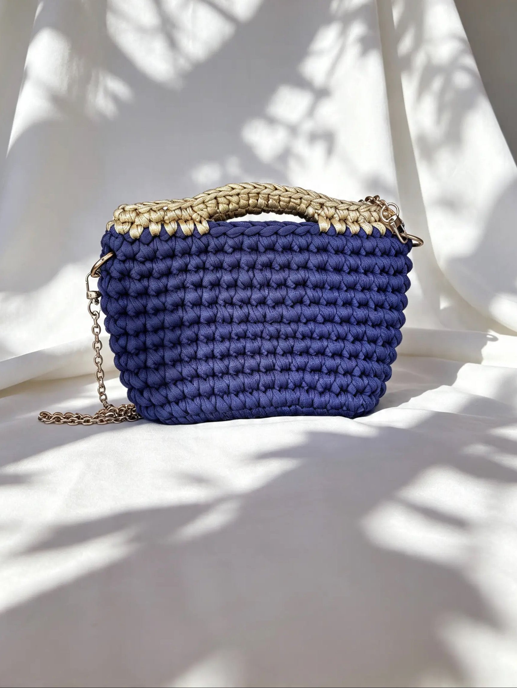 Sac au crochet marine et or