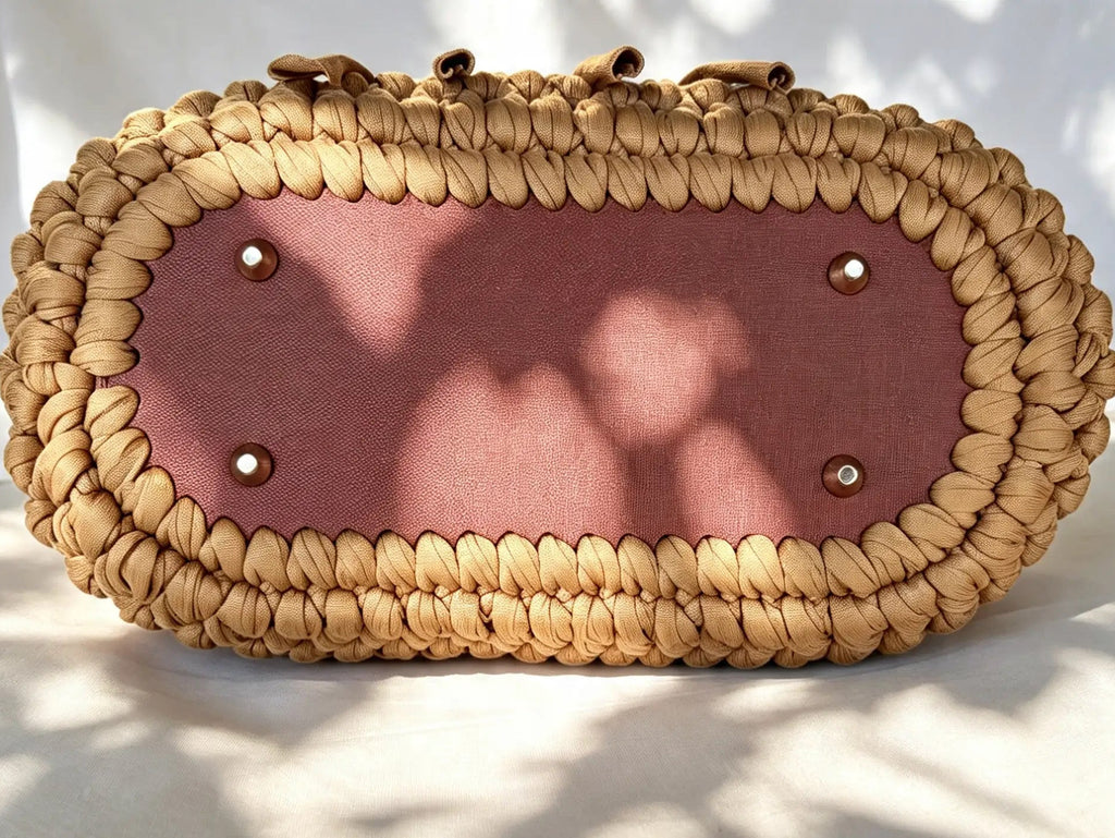 Sac grand volume au crochet camel. Fait main en France