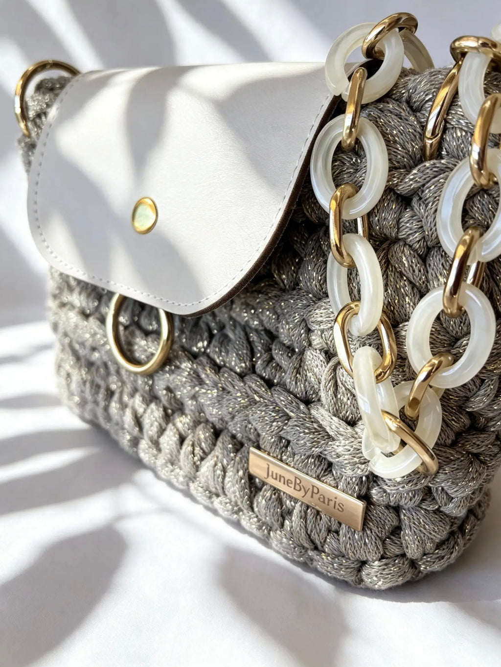 Petit sac à rabat en crochet lurex beige. Fait main en France