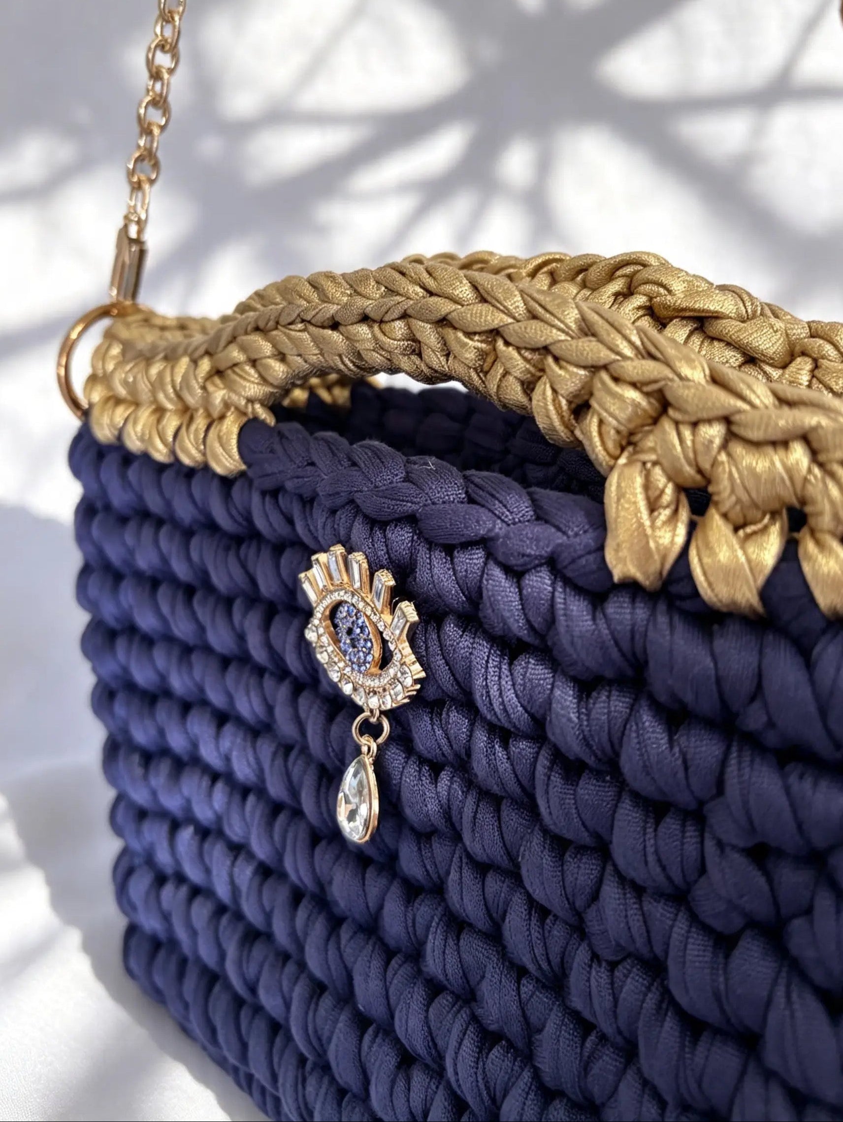 Sac au crochet marine et or