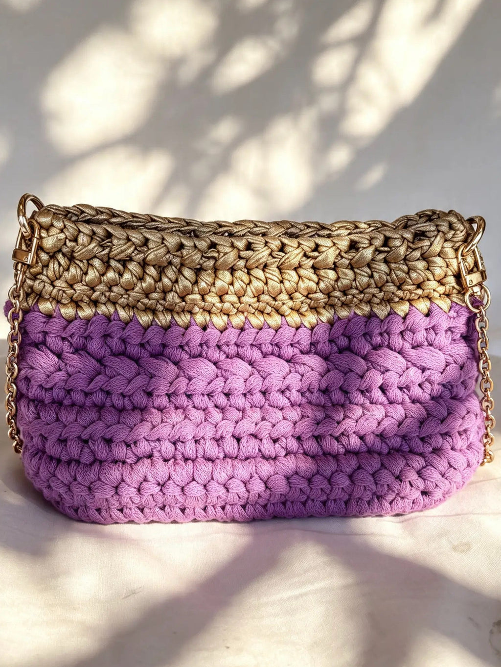 Sac au crochet lilas et or