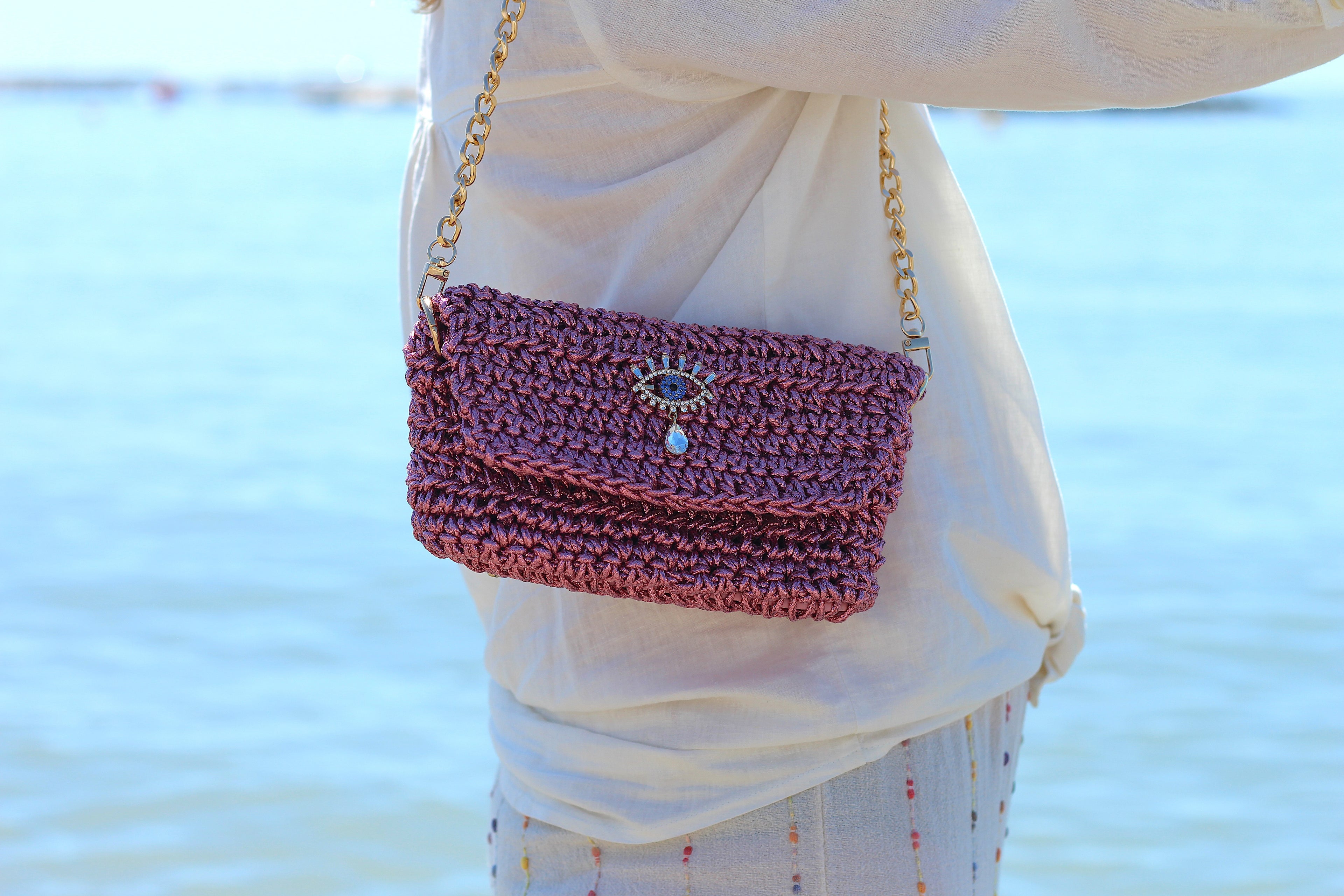 Petit sac épaule au crochet rose métallique