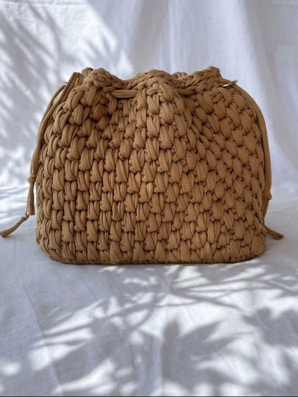 Sac bourse au crochet camel. Fait main en France