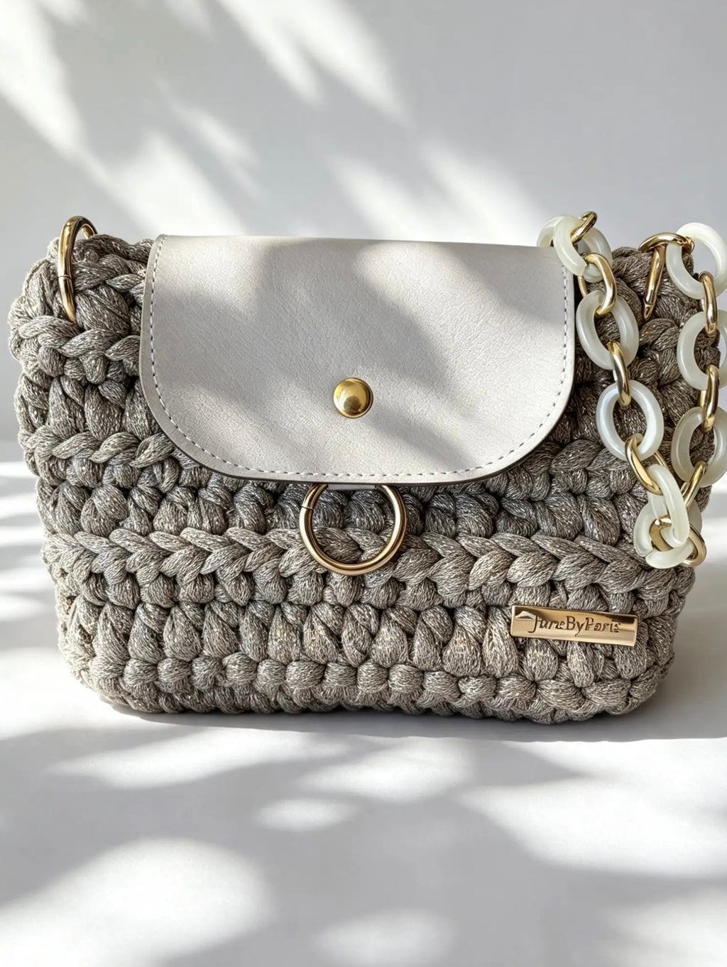 Petit sac à rabat en crochet lurex beige. Fait main en France
