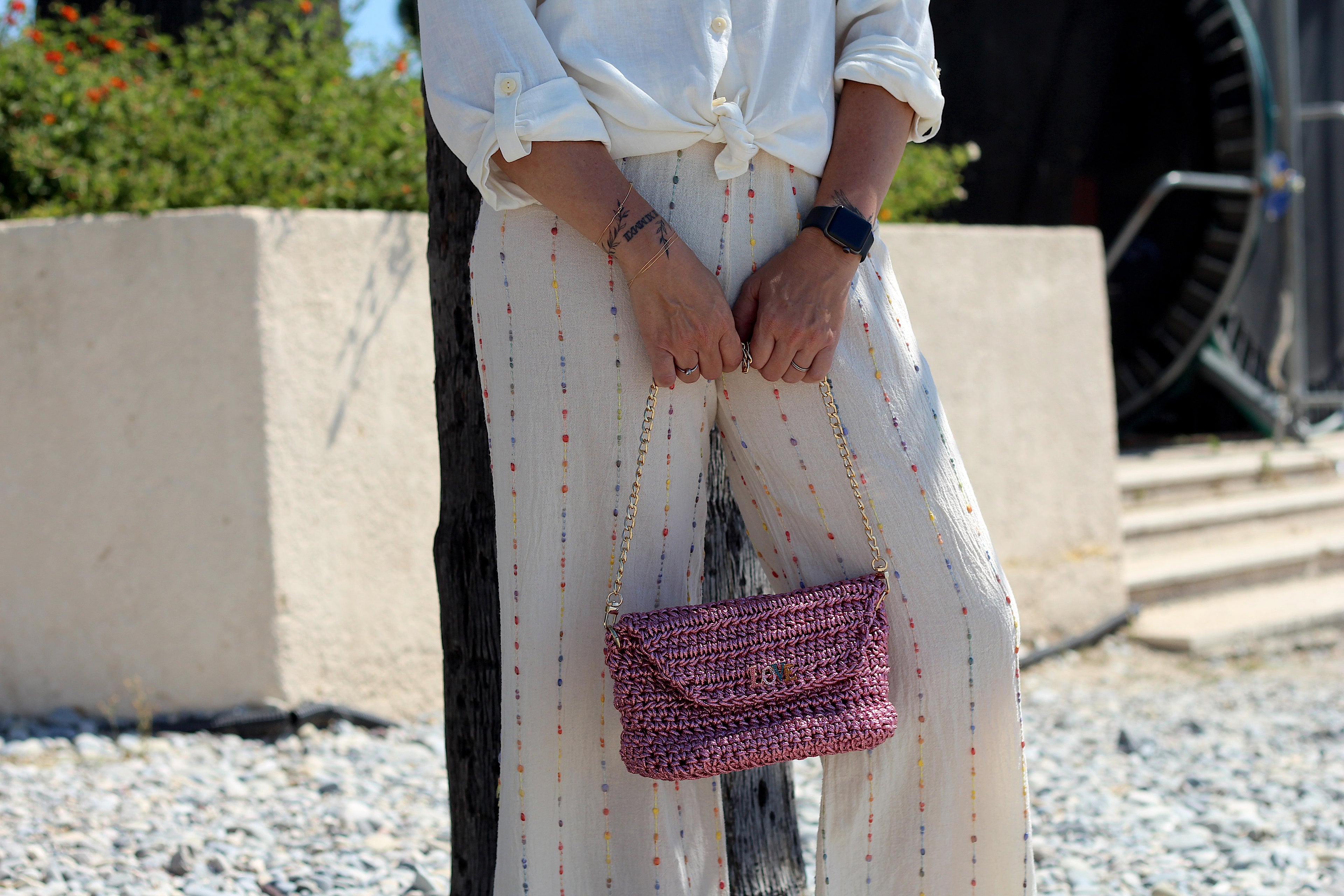 Sac bandoulière au crochet rose métallisé