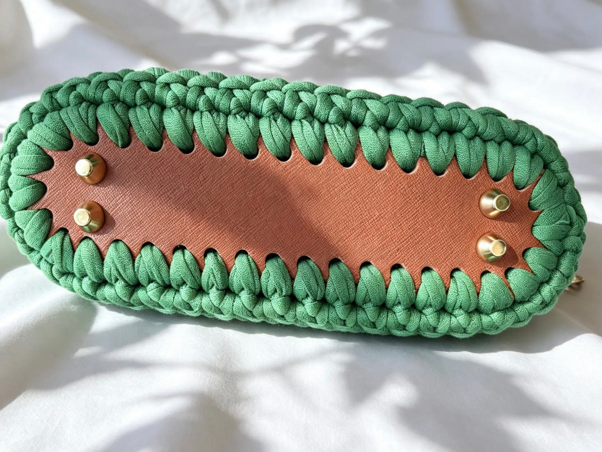 Petit sac en crochet vert. Fait main en France