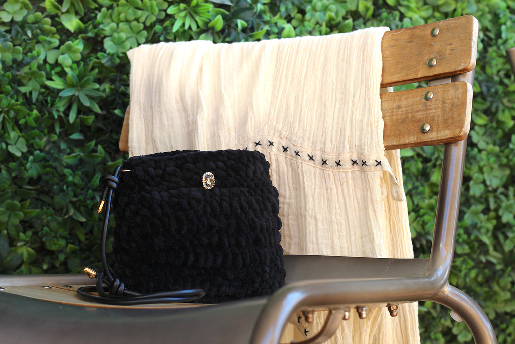 Petit Sac bandoulière au crochet en velours noir
