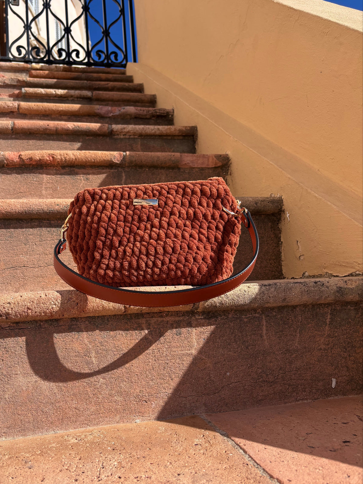 Sac  au crochet en velours camel. Fait main en France