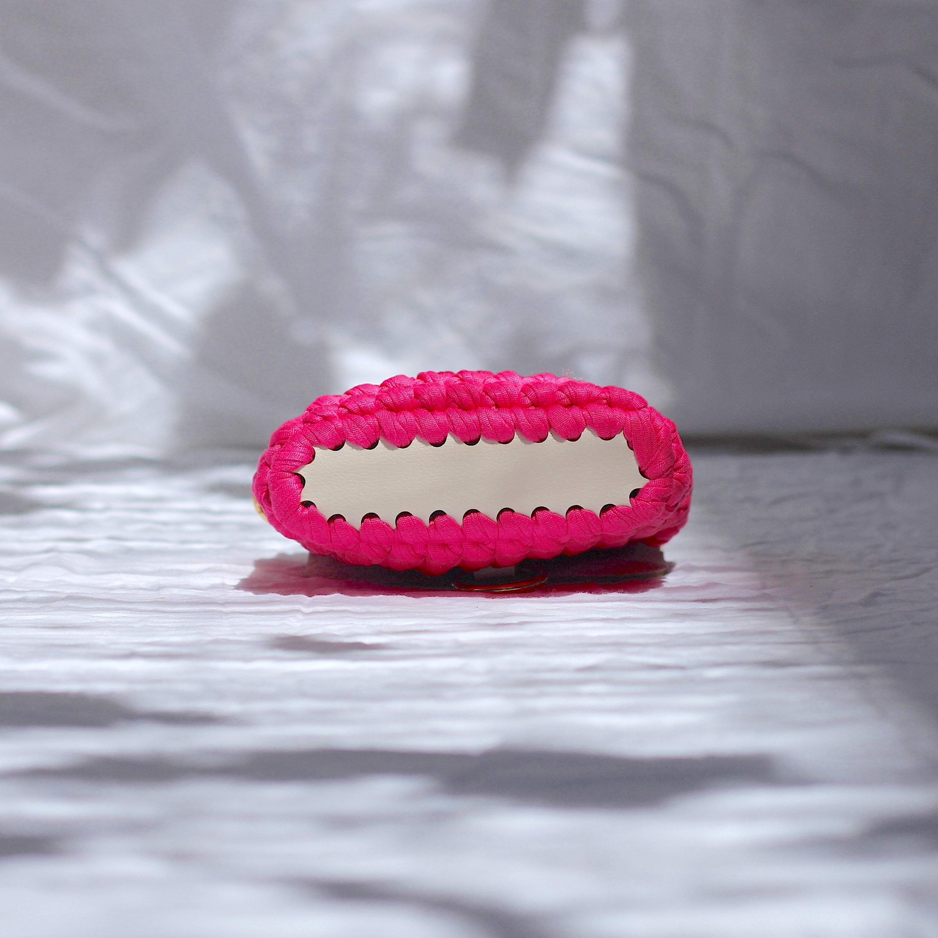 Mini pochette au crochet rose fuchsia