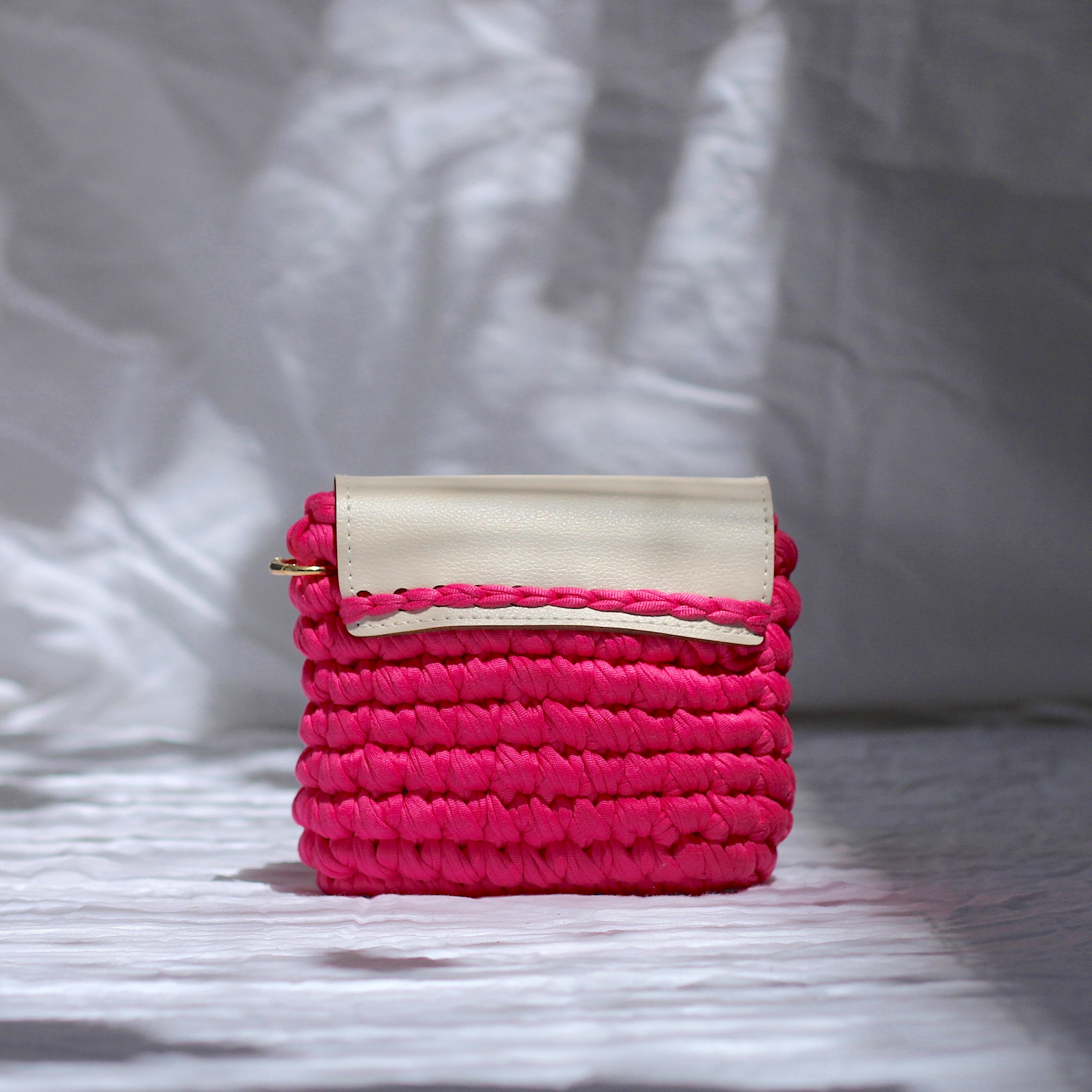 Mini pochette au crochet rose fuchsia