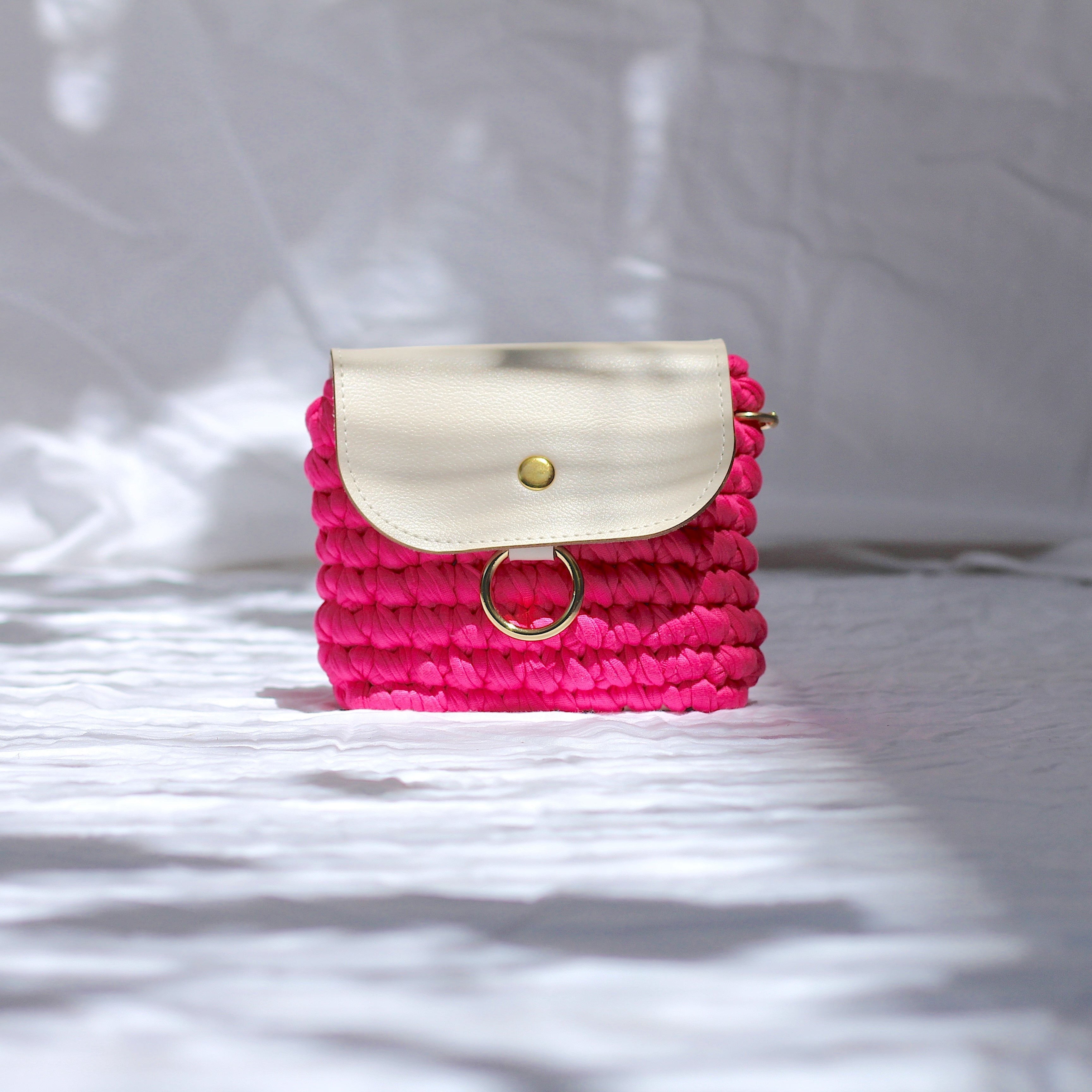 Mini pochette au crochet rose fuchsia